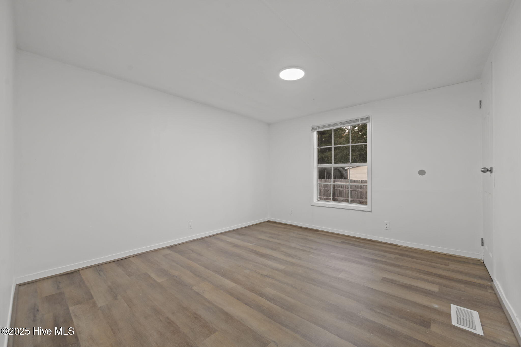 100539170 | Photo 24