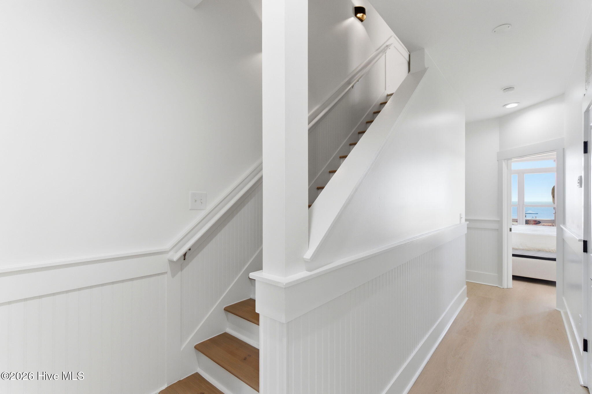 100570337 | Photo 53