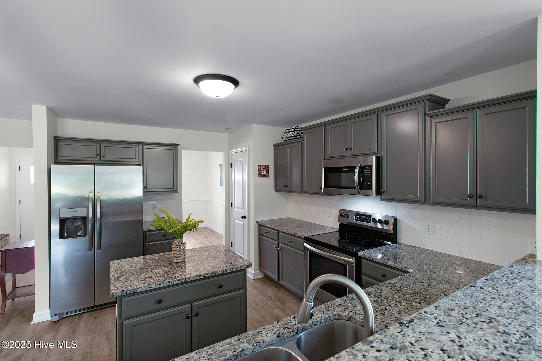 100532125 | Photo 15