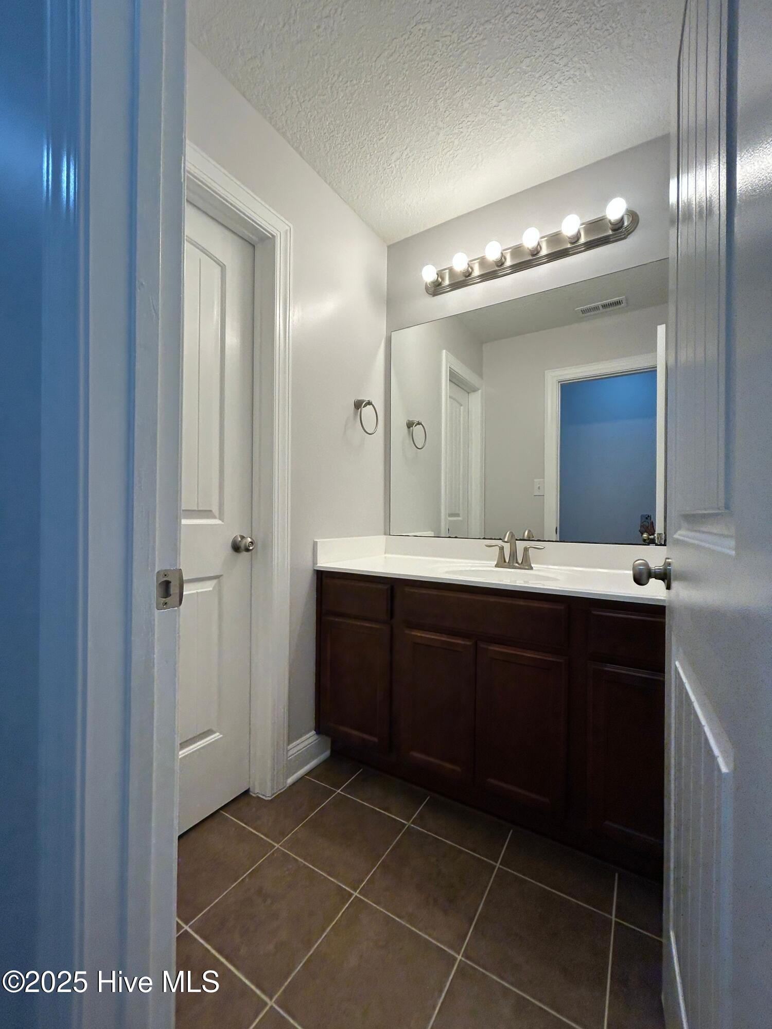 100528484 | Photo 41