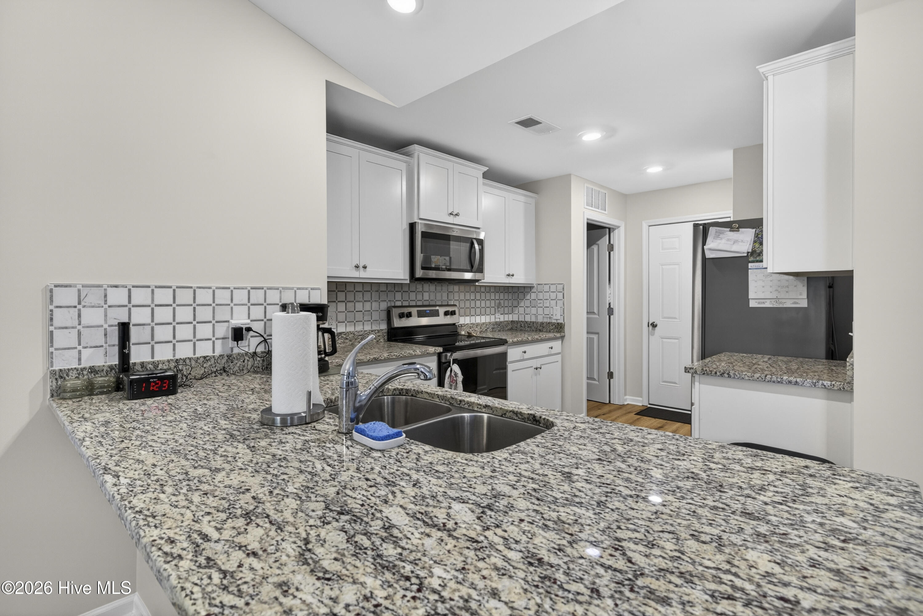 100570076 | Photo 23