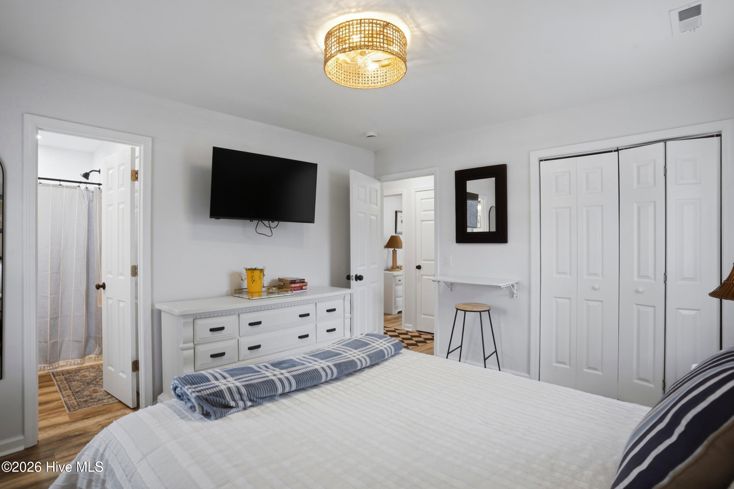 100561459 | Photo 11