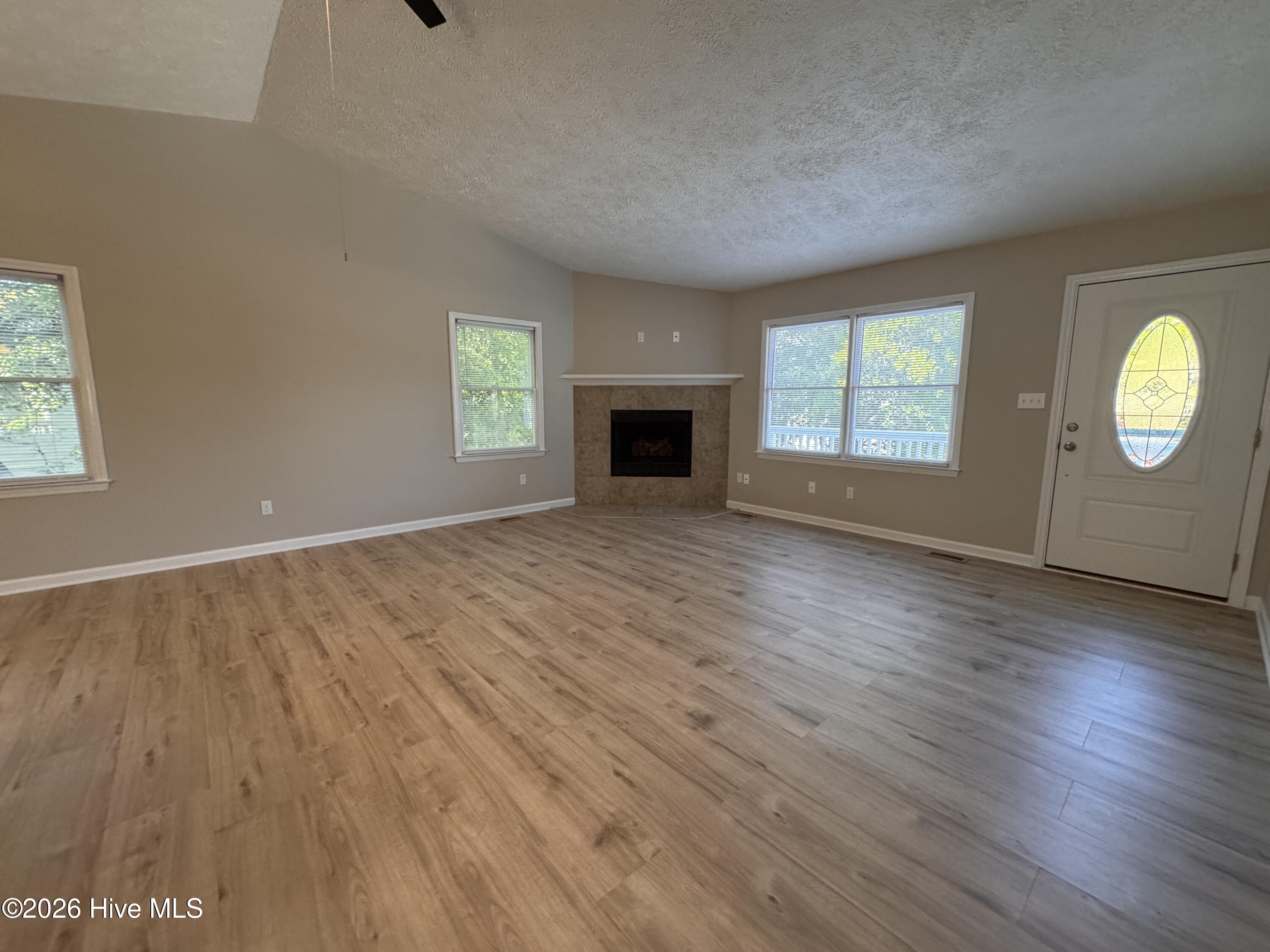 100567539 | Photo 15