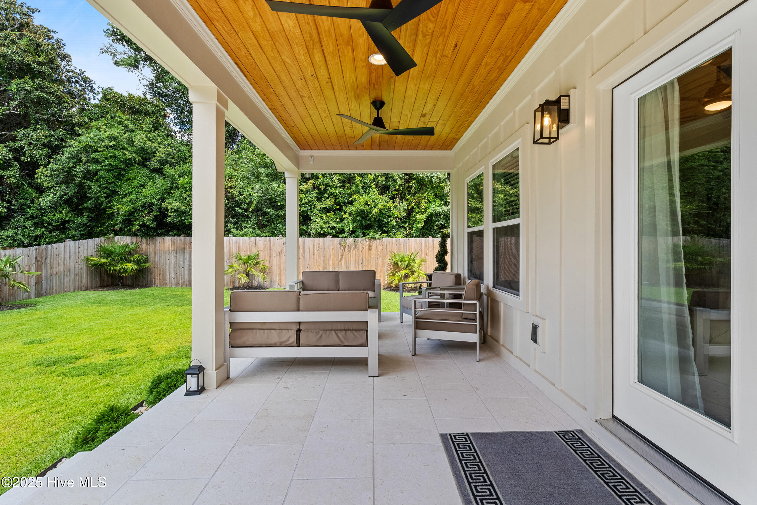 100561677 | Photo 60