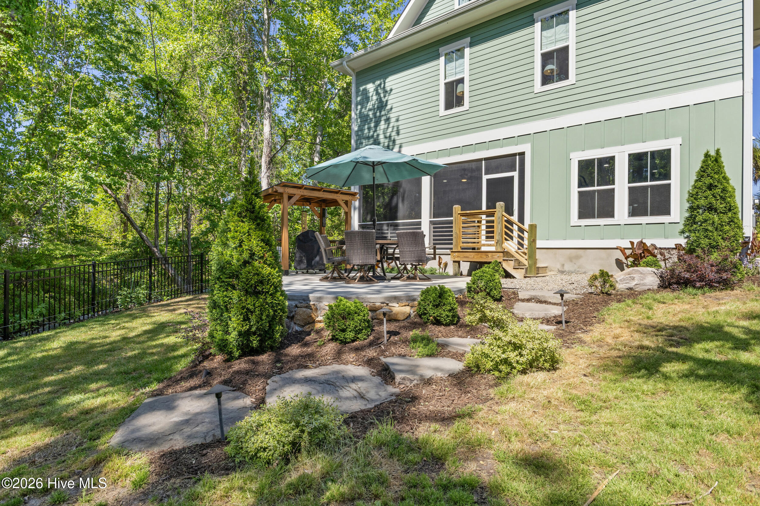 100570688 | Photo 59