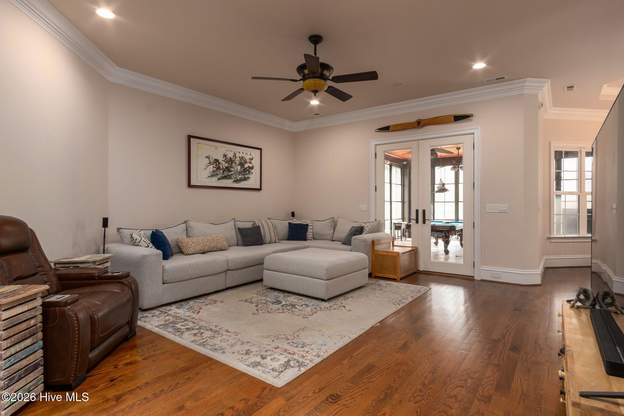 100556327 | Photo 15