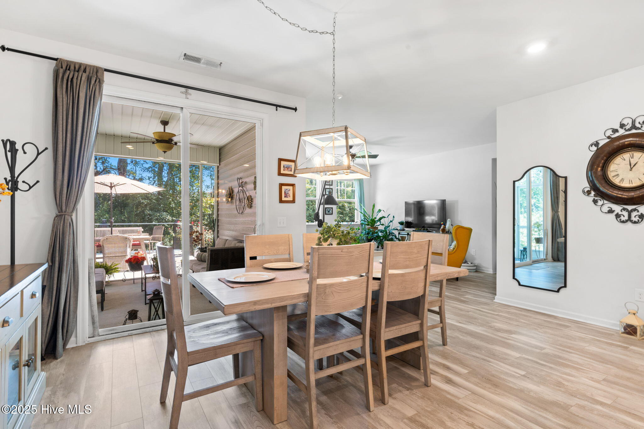 100531628 | Photo 11