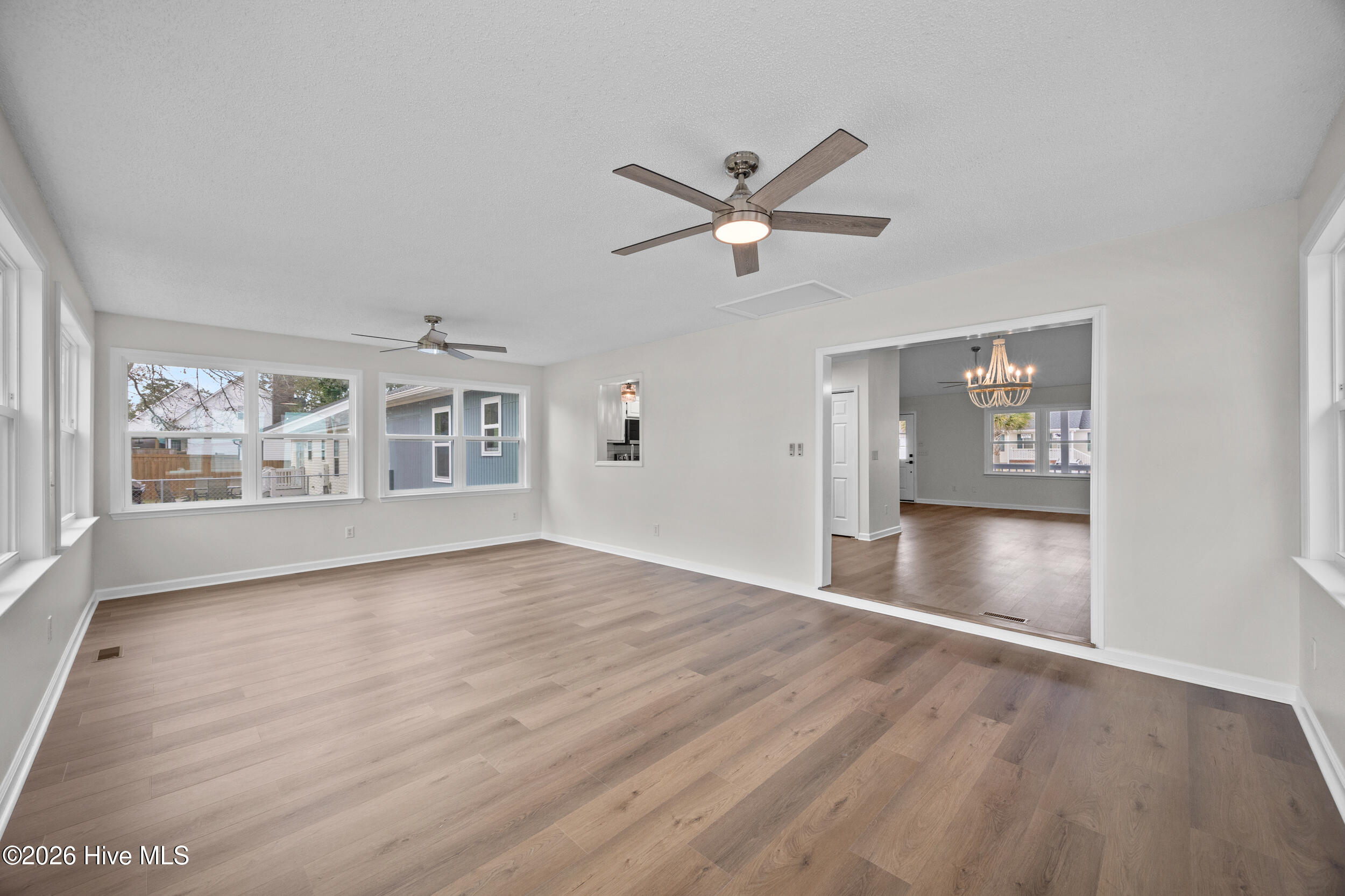 100559146 | Photo 26