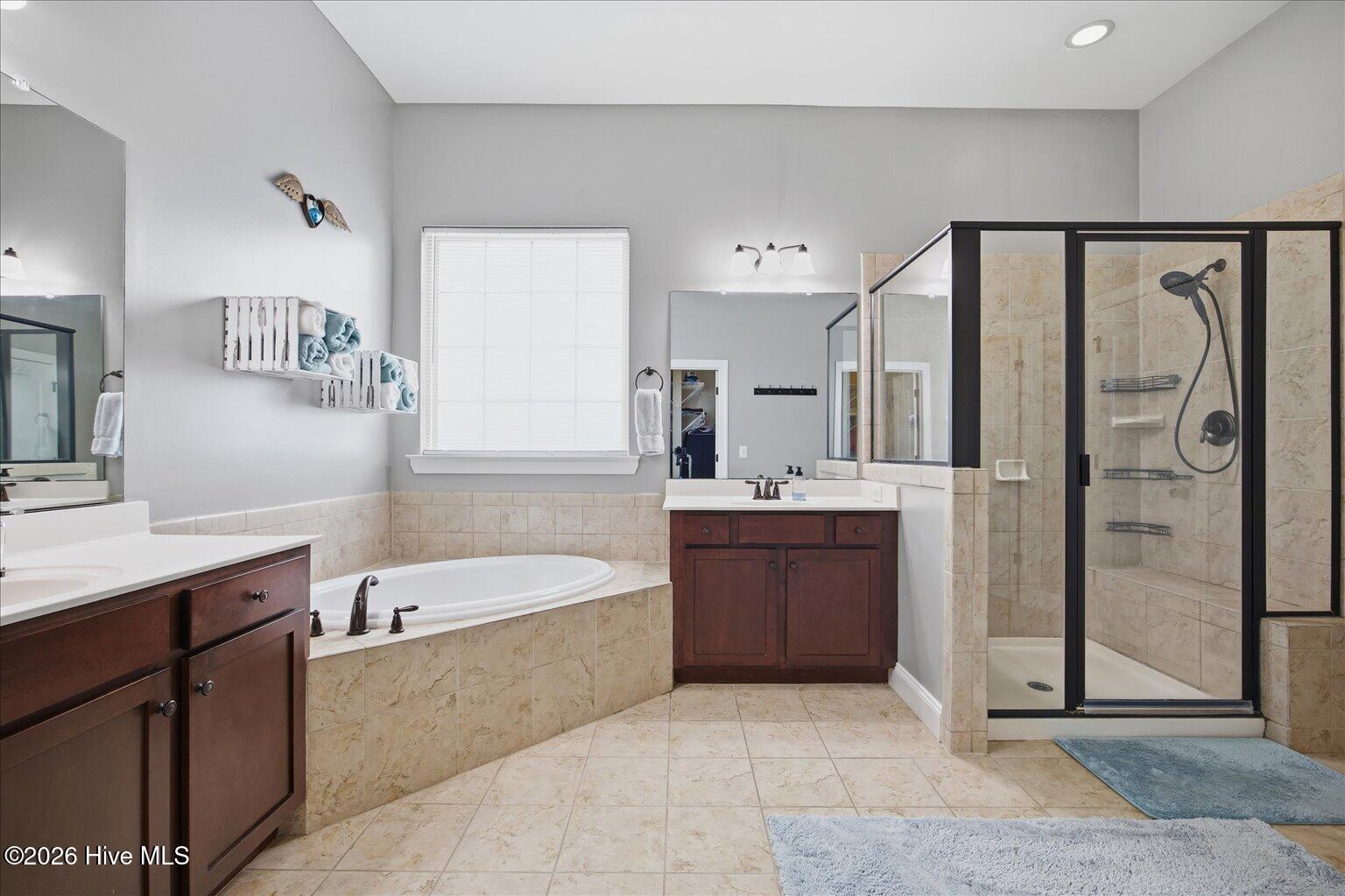 100565930 | Photo 25