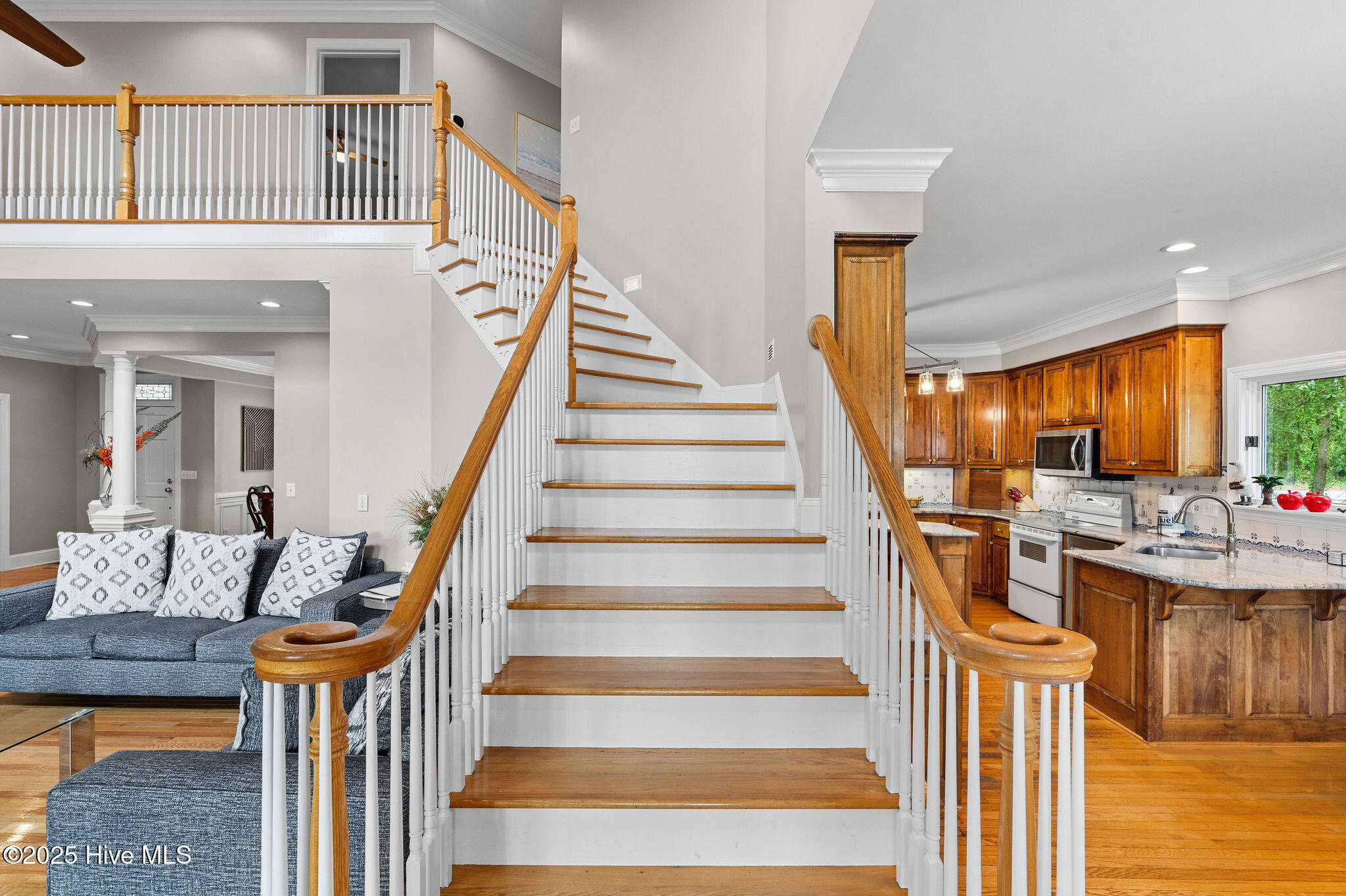 100556700 | Photo 42