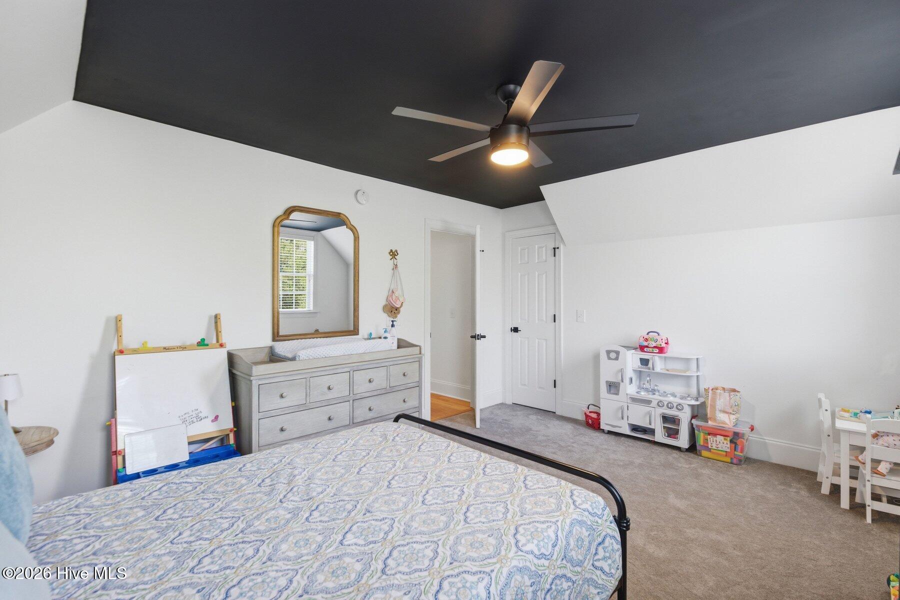 100564034 | Photo 38