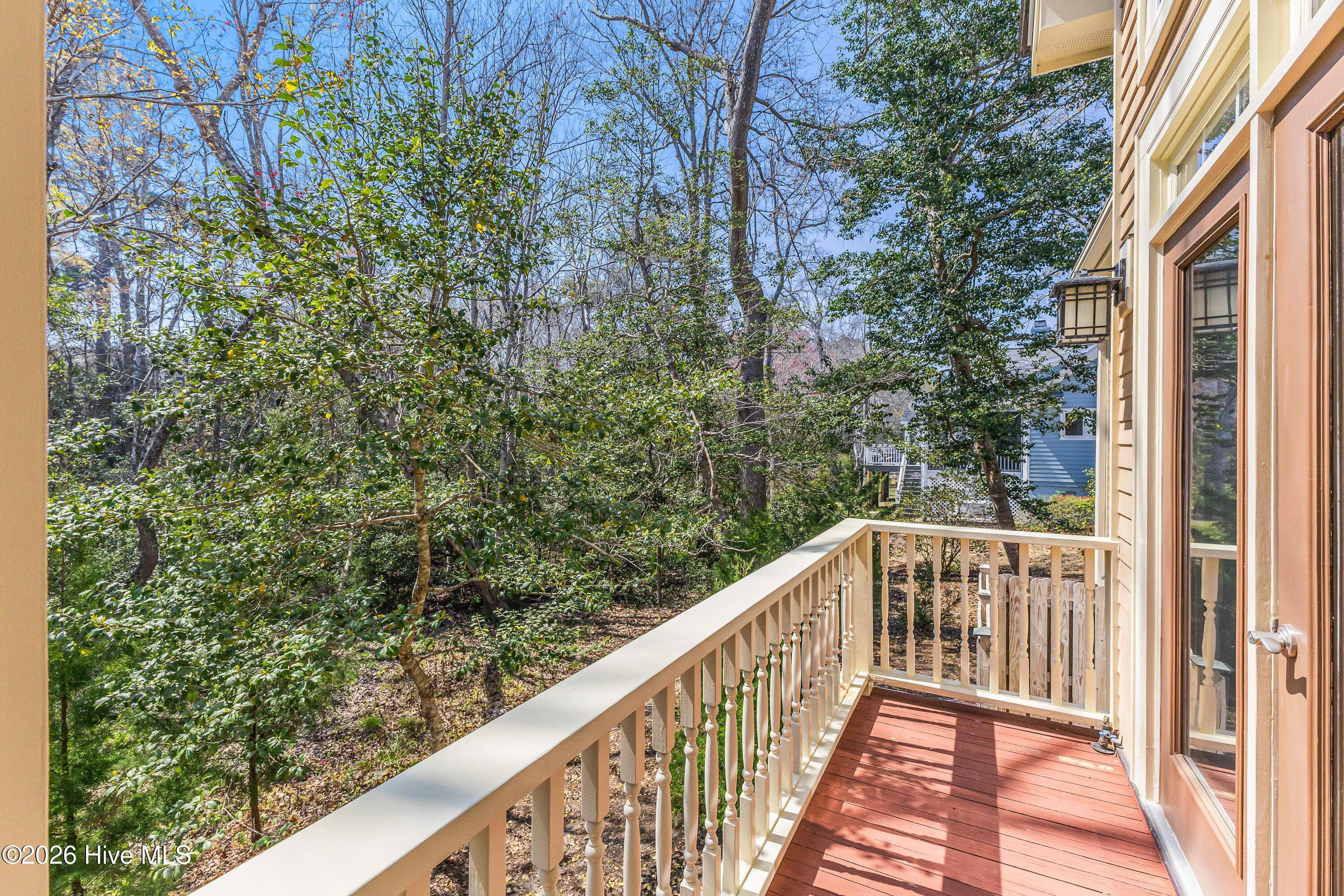 100563168 | Photo 48