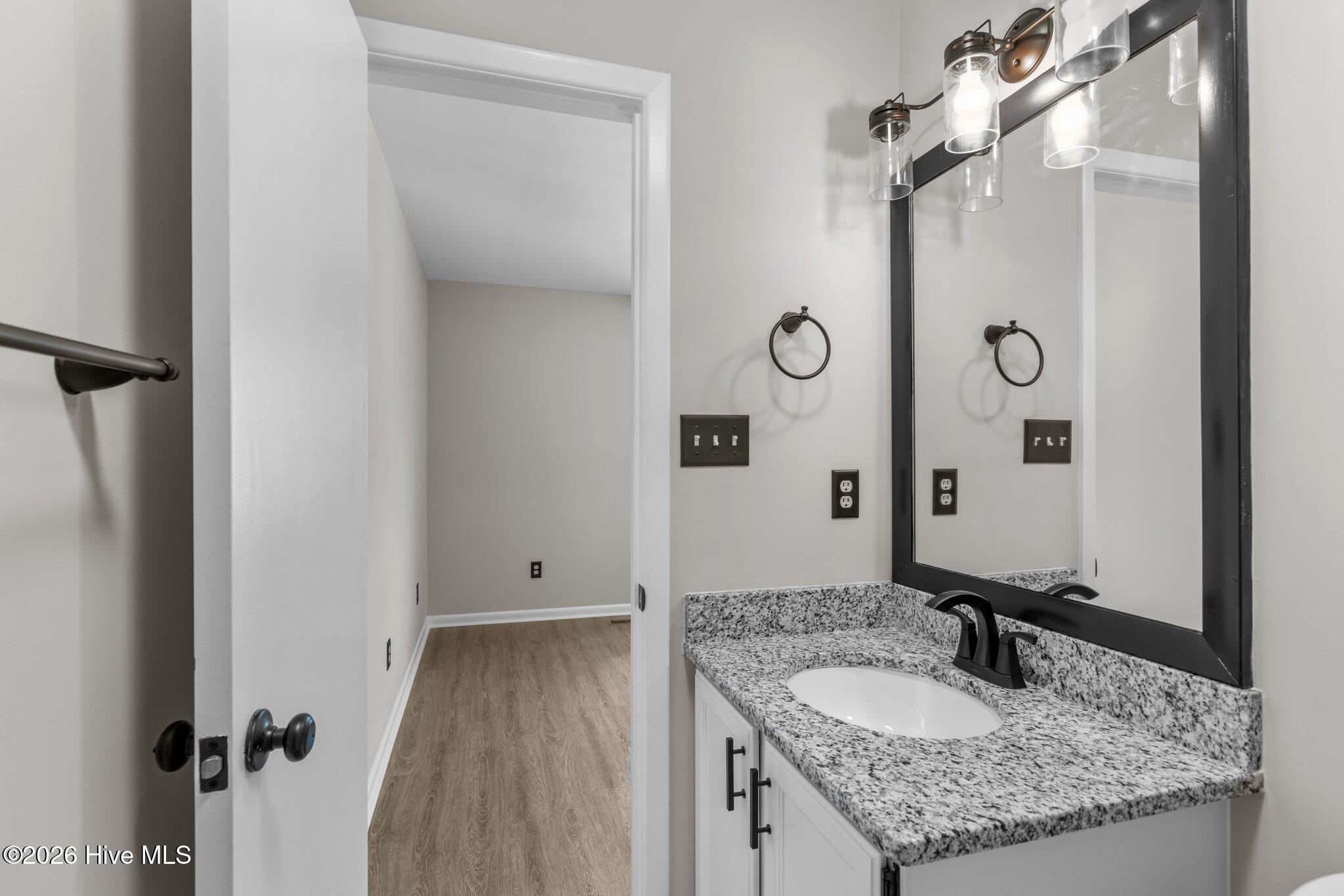 100565662 | Photo 18