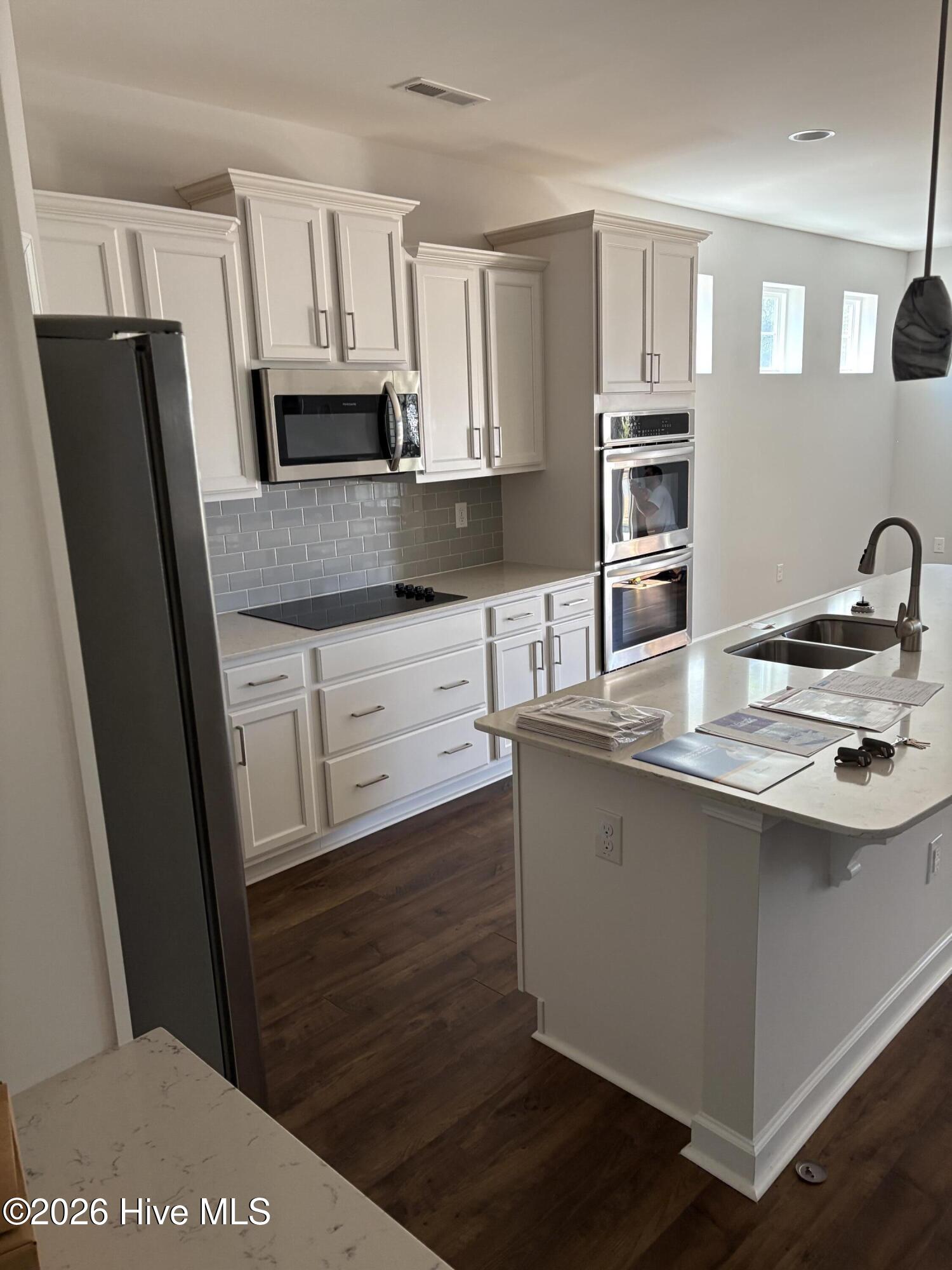 100563283 | Photo 38