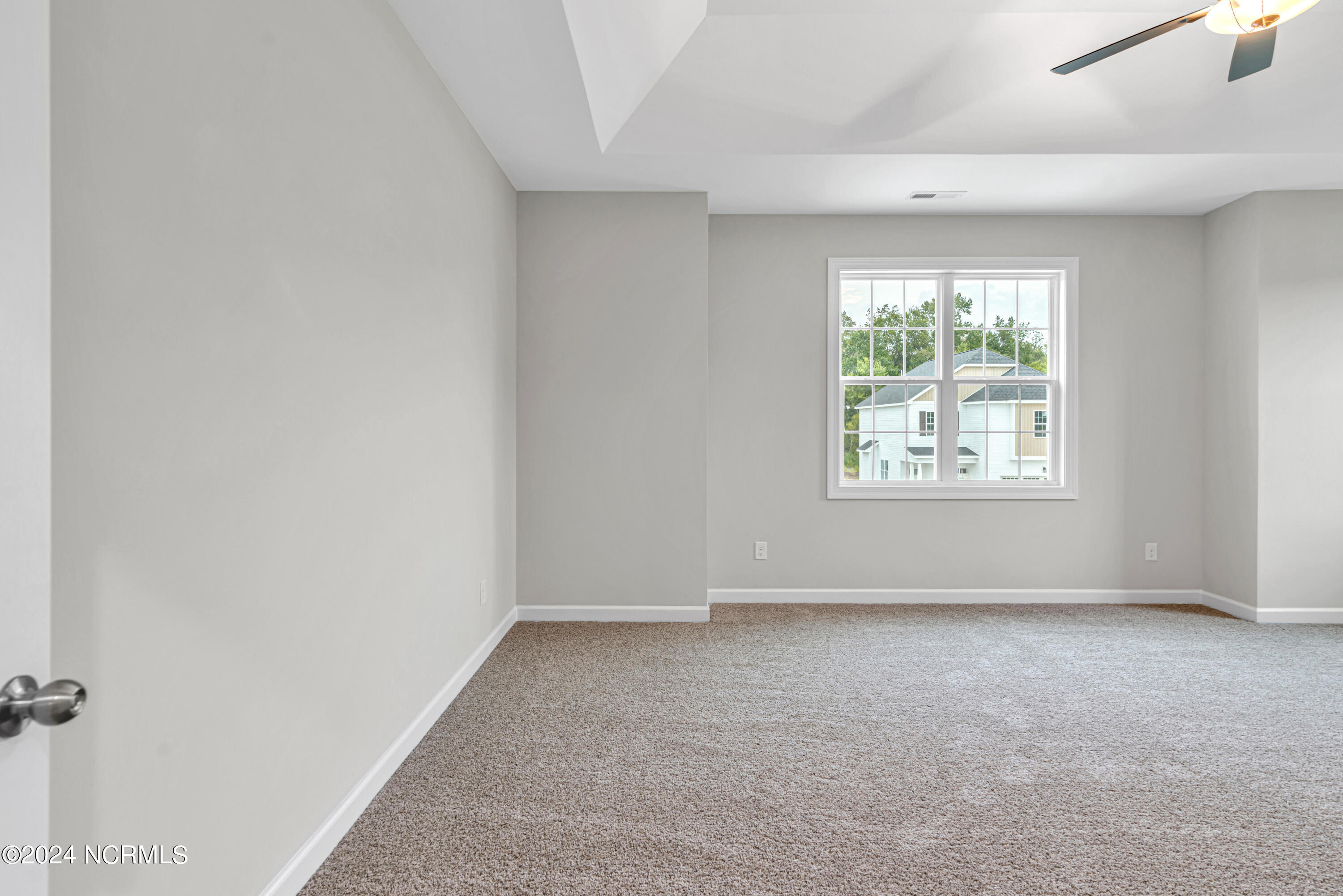 100562805 | Photo 24