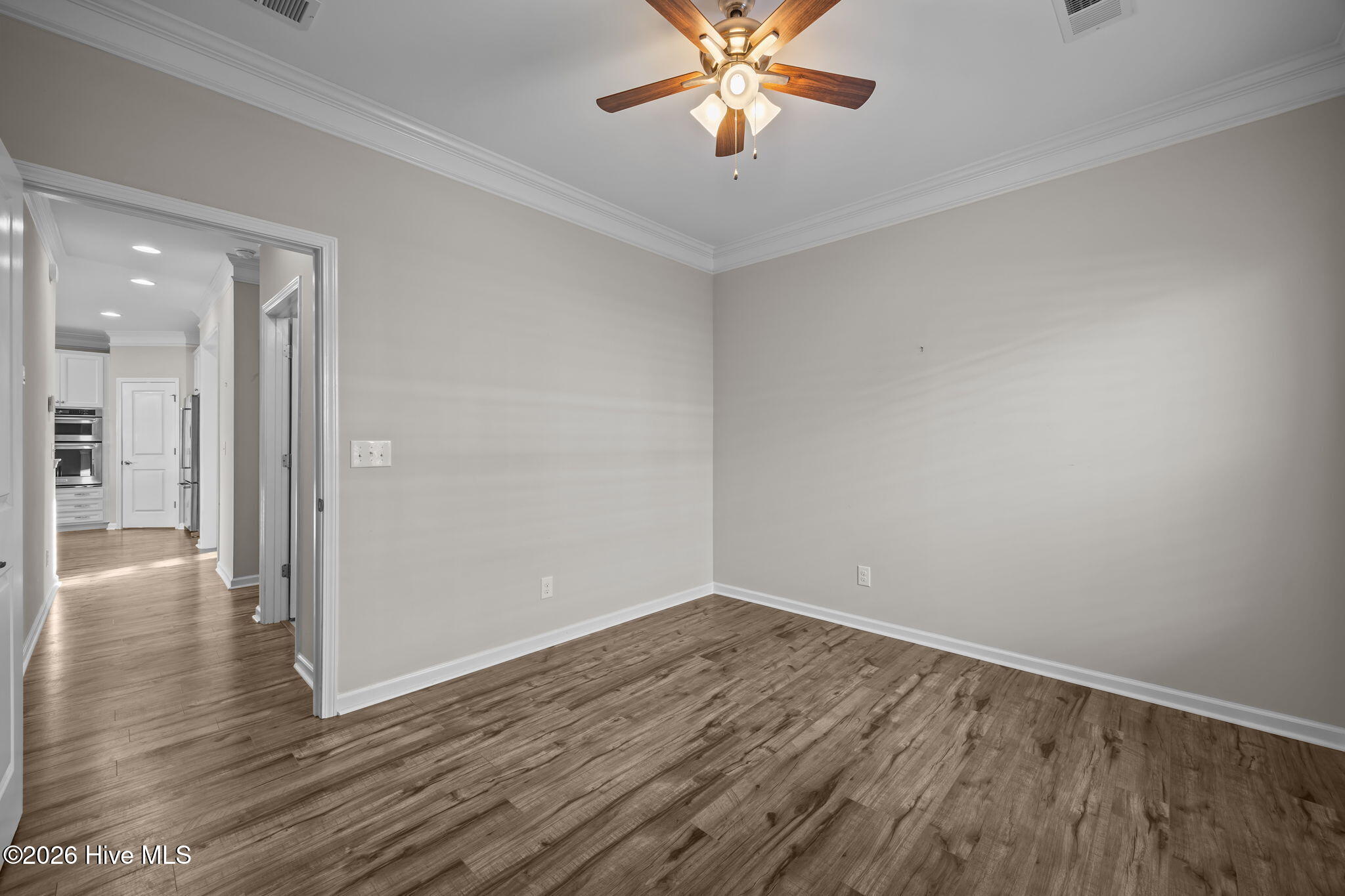 100552007 | Photo 52