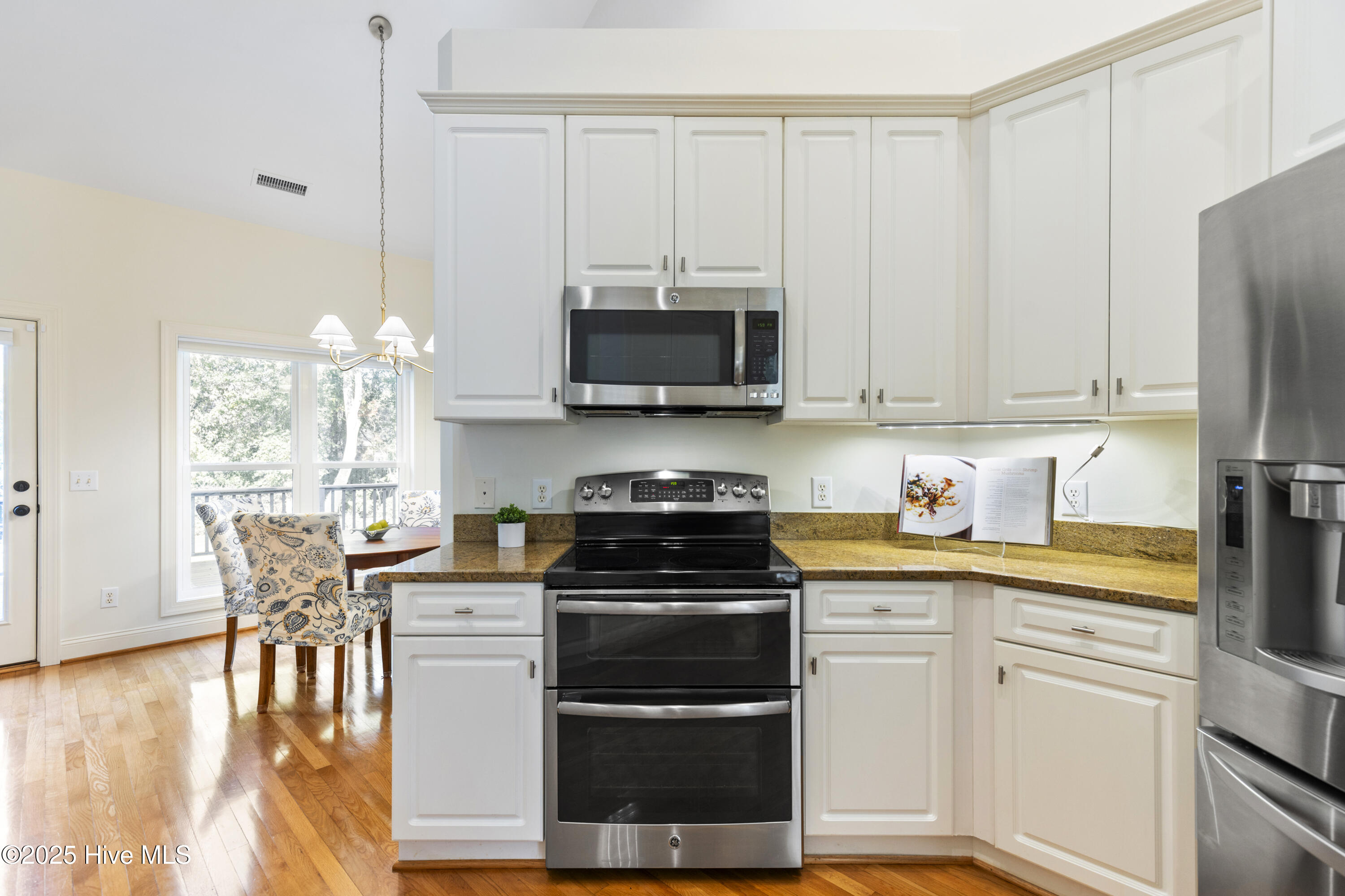 100539771 | Photo 39