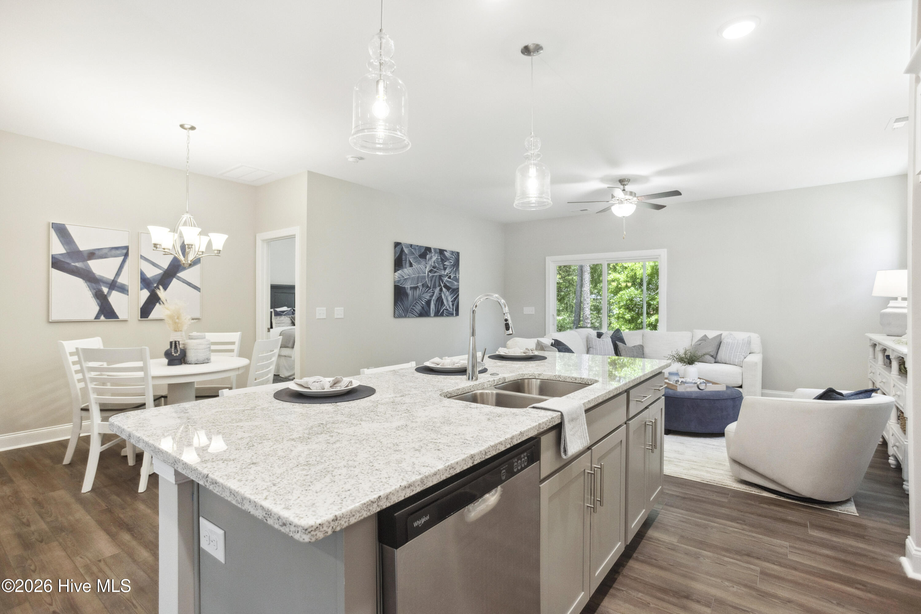 100566515 | Photo 11