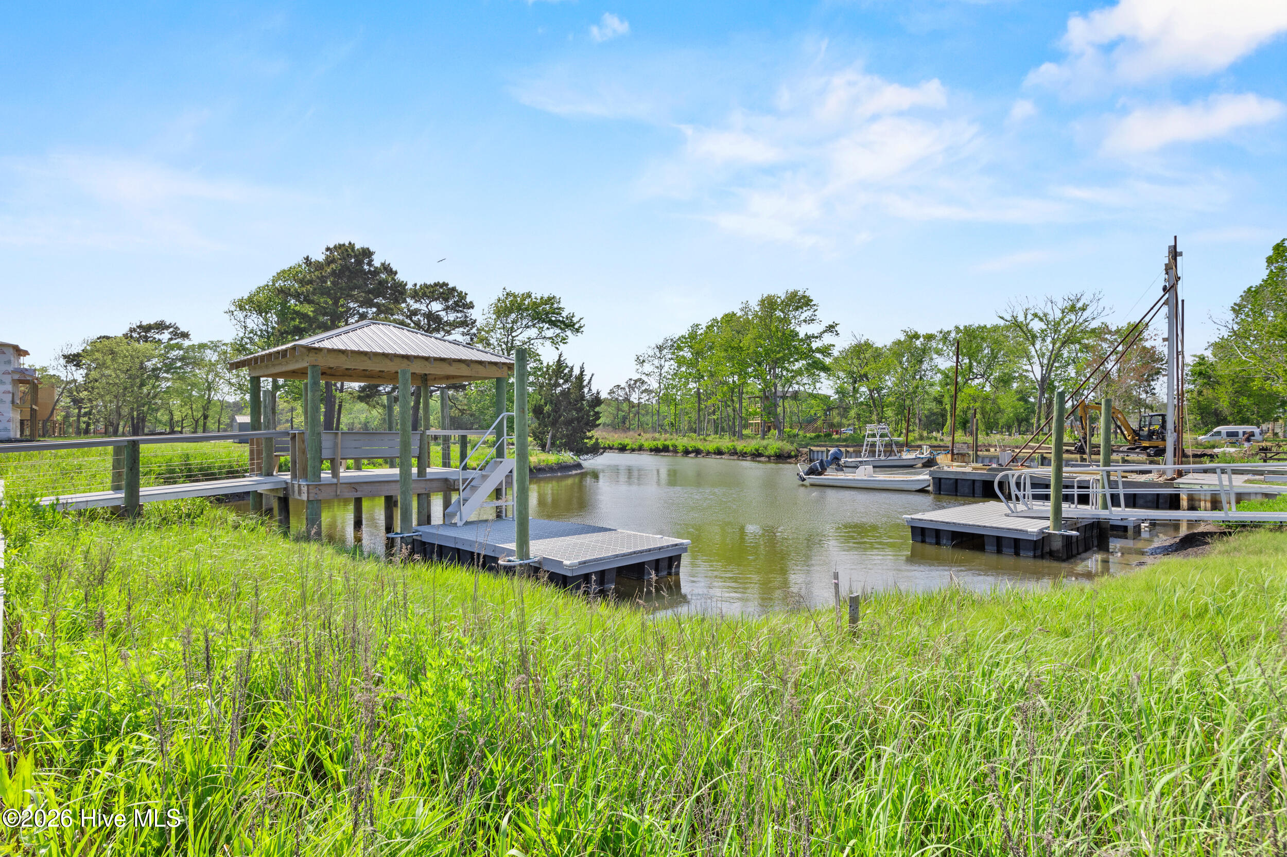 100568241 | Photo 79