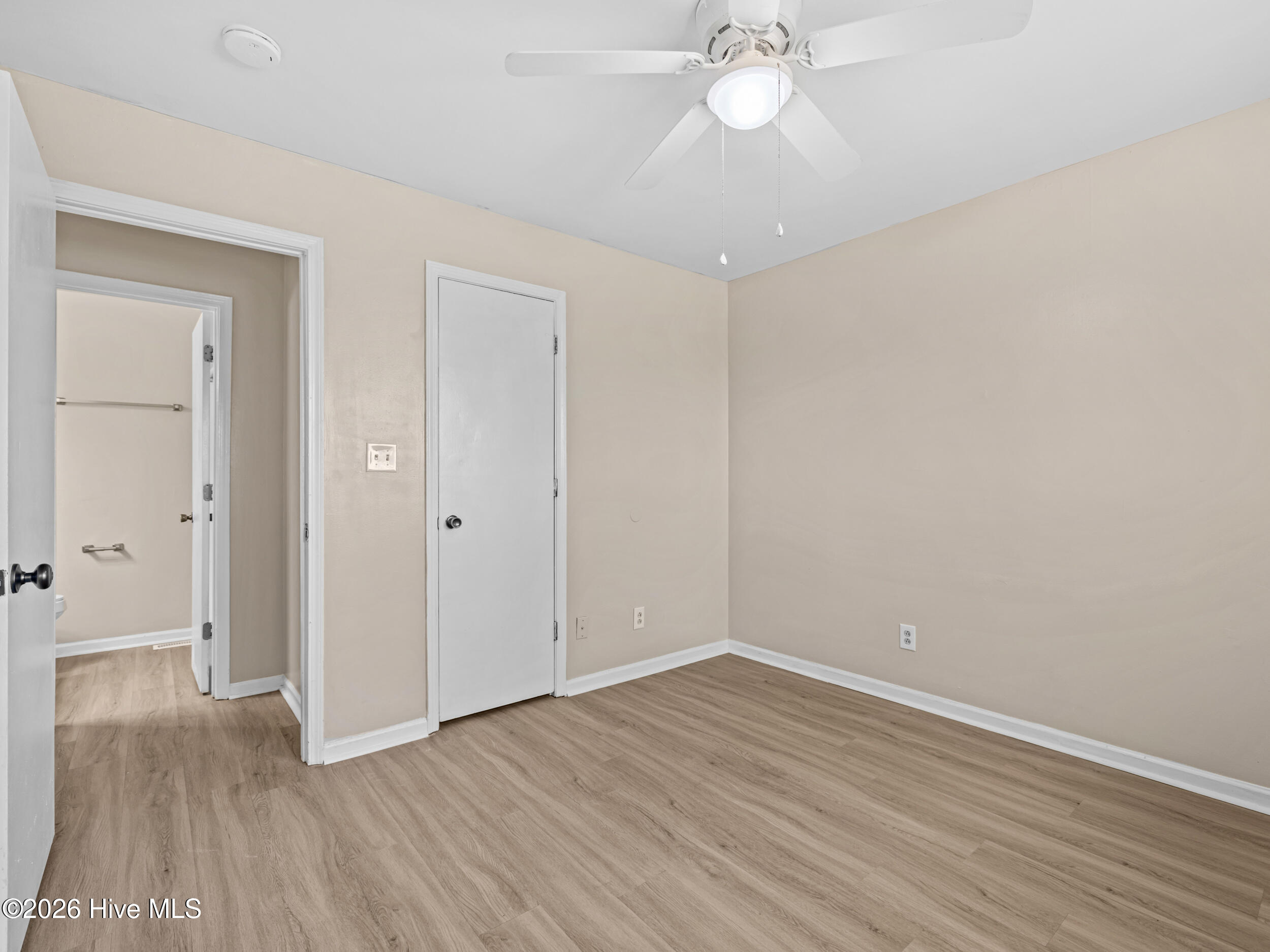 100560419 | Photo 32