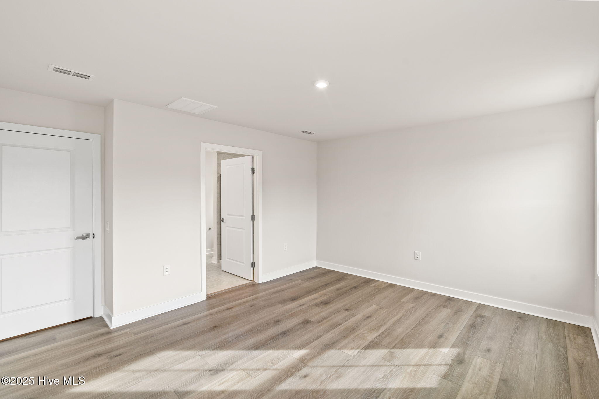 100530777 | Photo 12