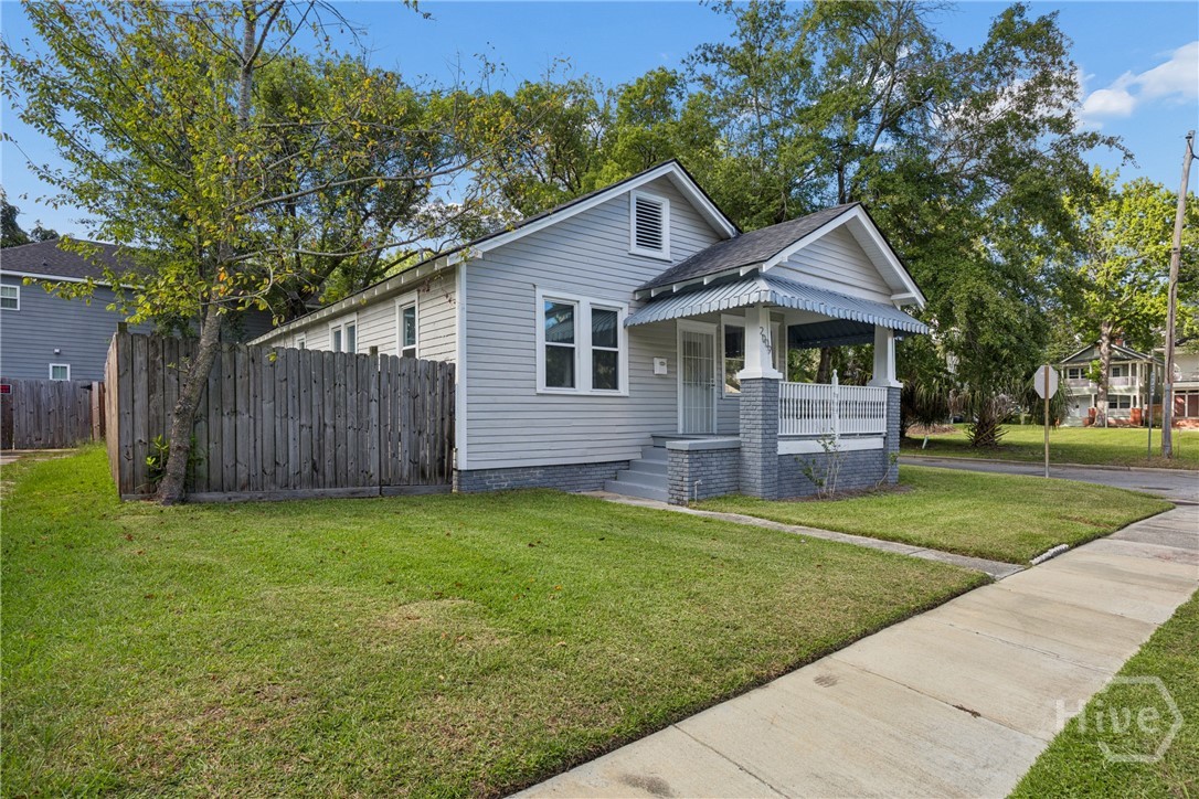 Photo 3 of Single family home for sale at 2009 Atlantic Ave, Savannah, GA 31401 | MLS# SA365726 | Listing updated on 2026-10-06