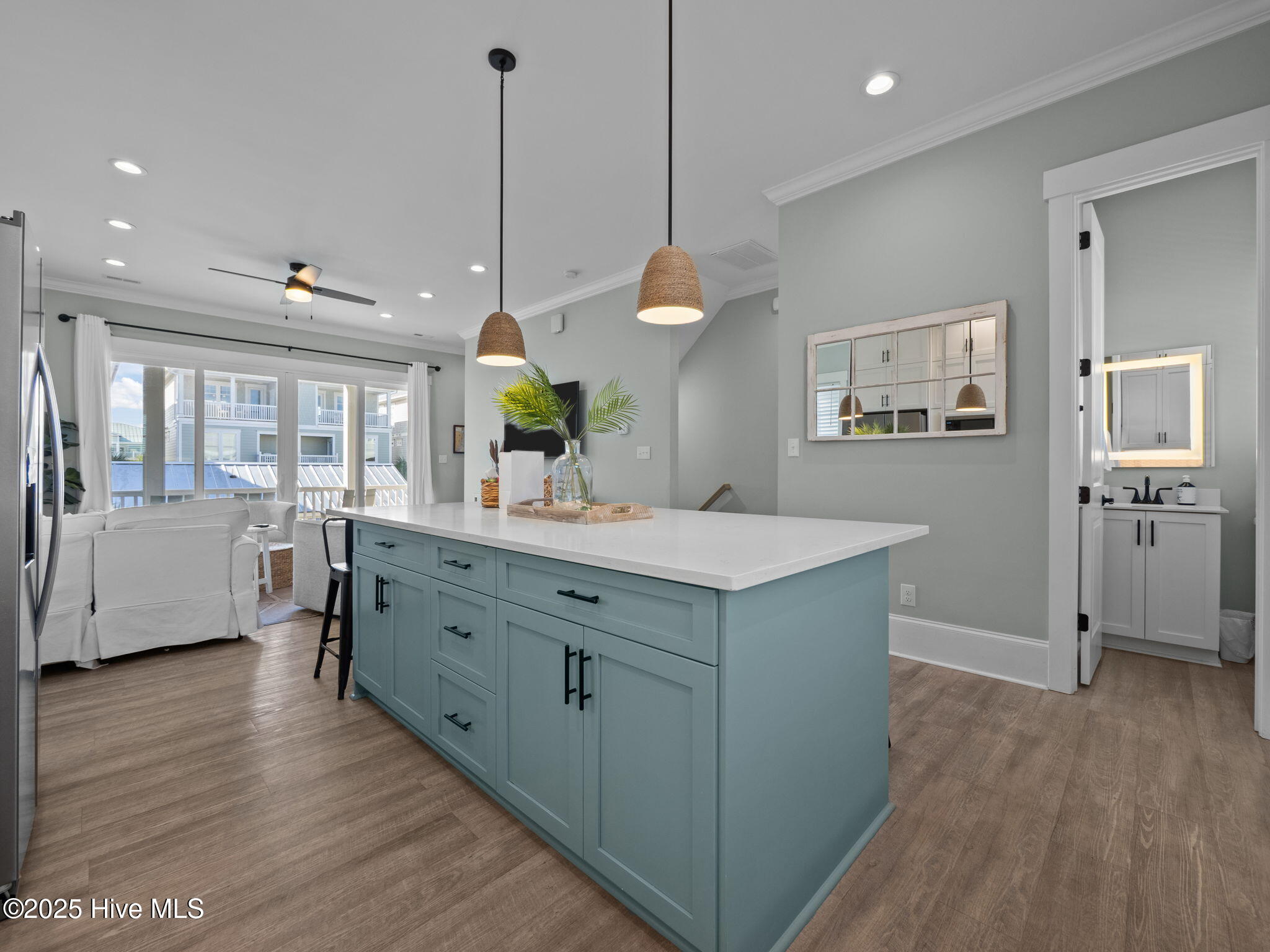 100535582 | Photo 27