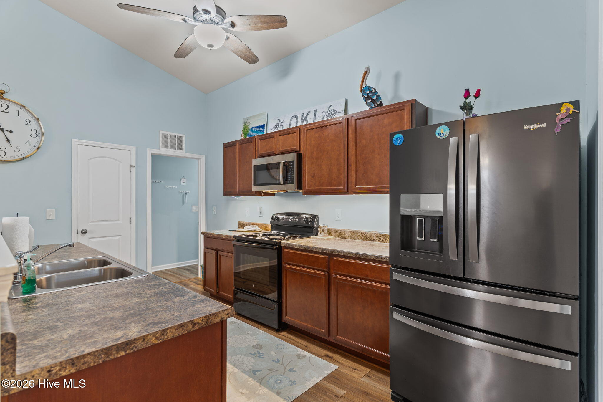 100564480 | Photo 18