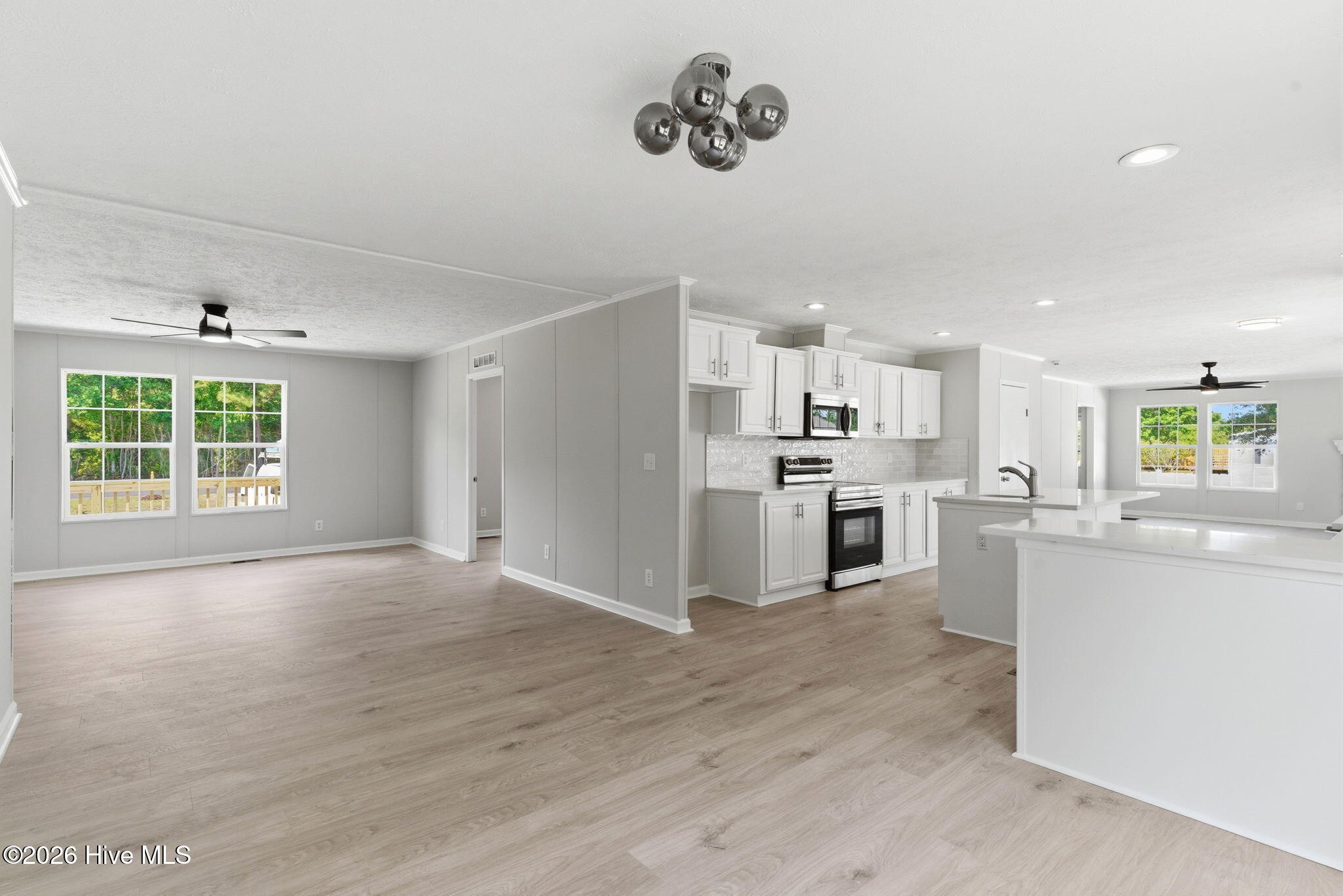 100569540 | Photo 11