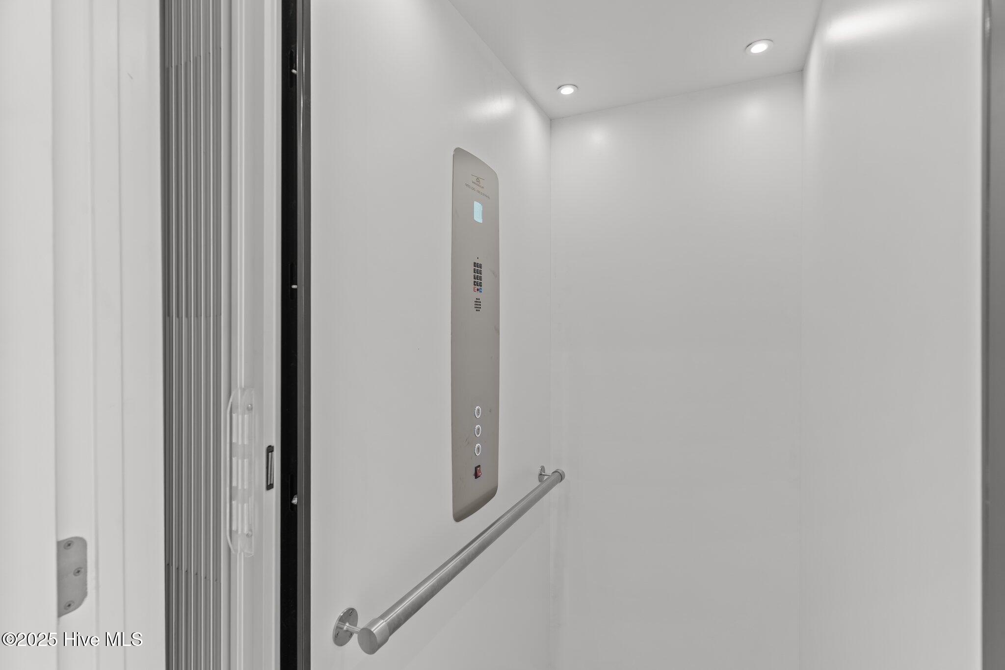 100515159 | Photo 24