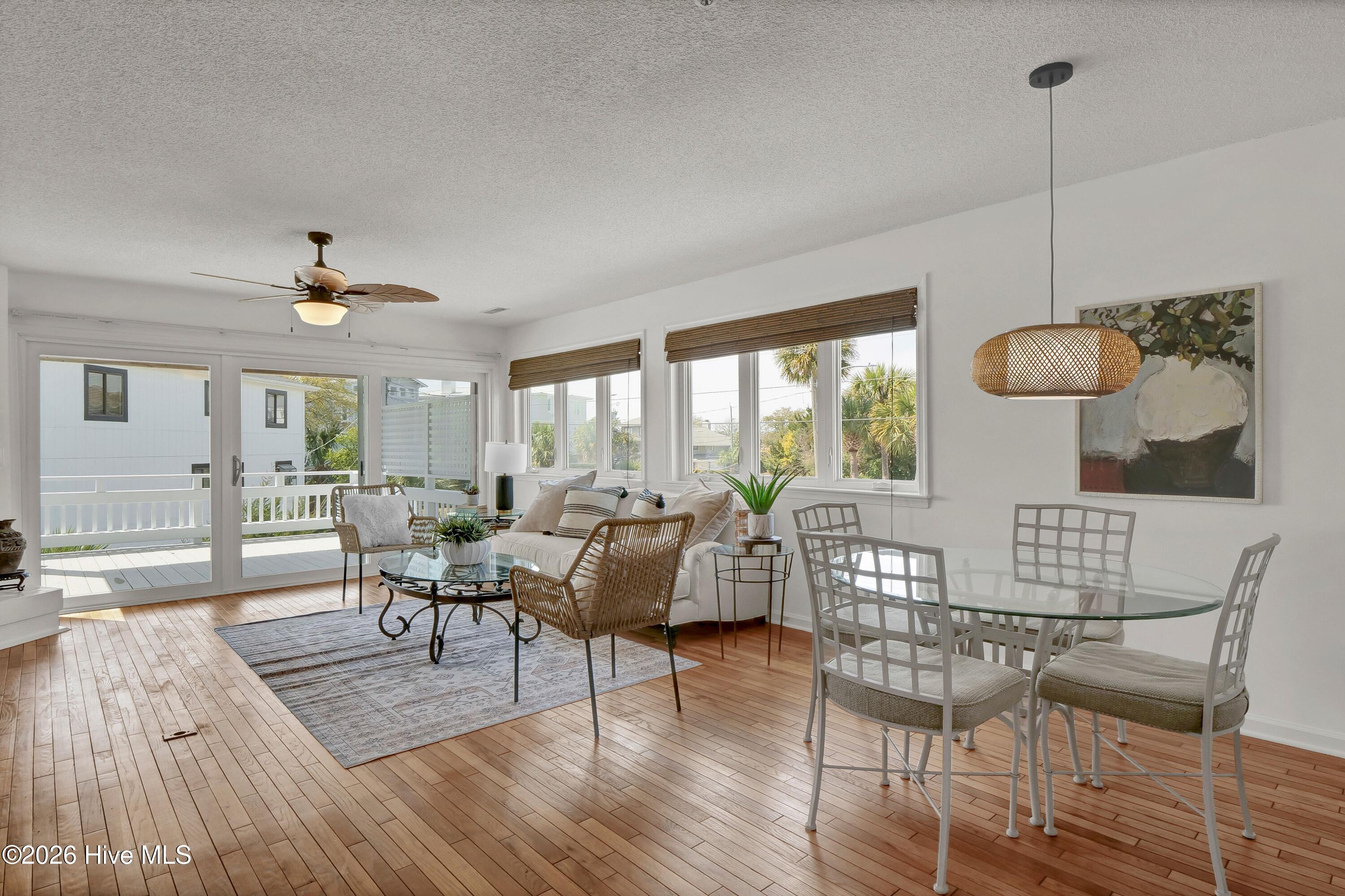 100561645 | Photo 16