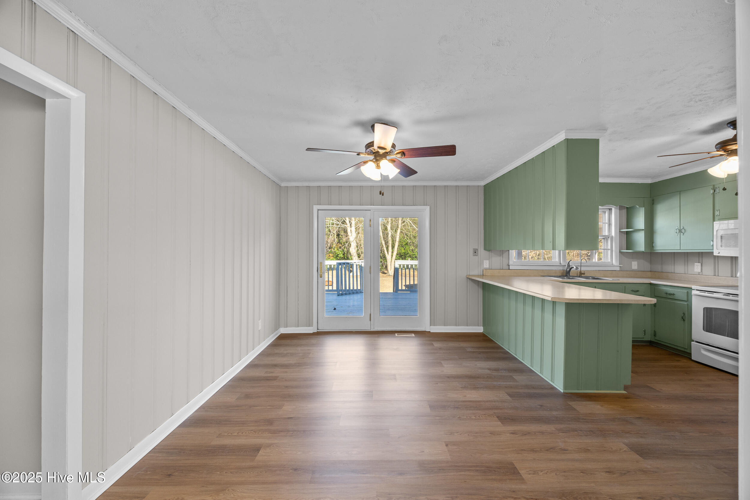 100546031 | Photo 12