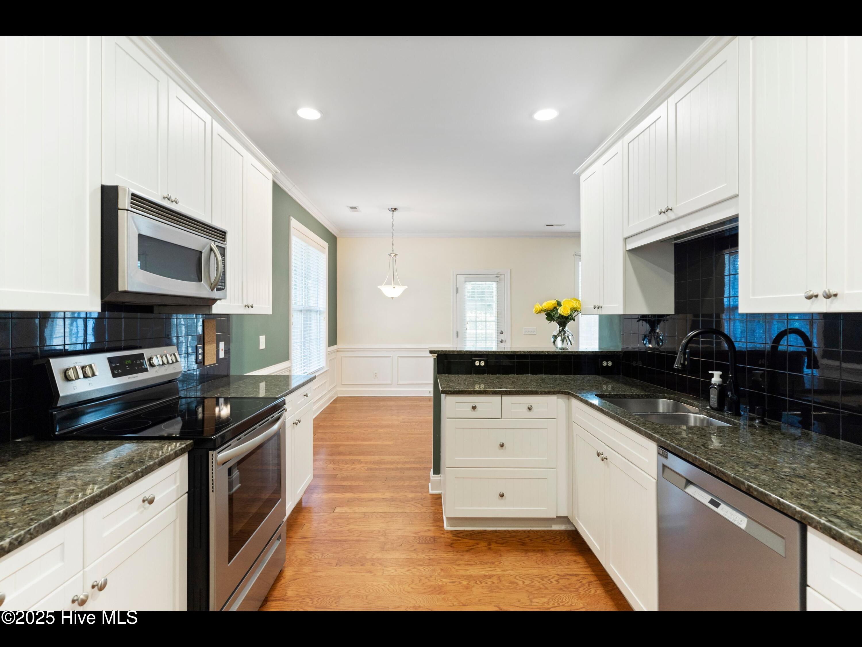 100509551 | Photo 13