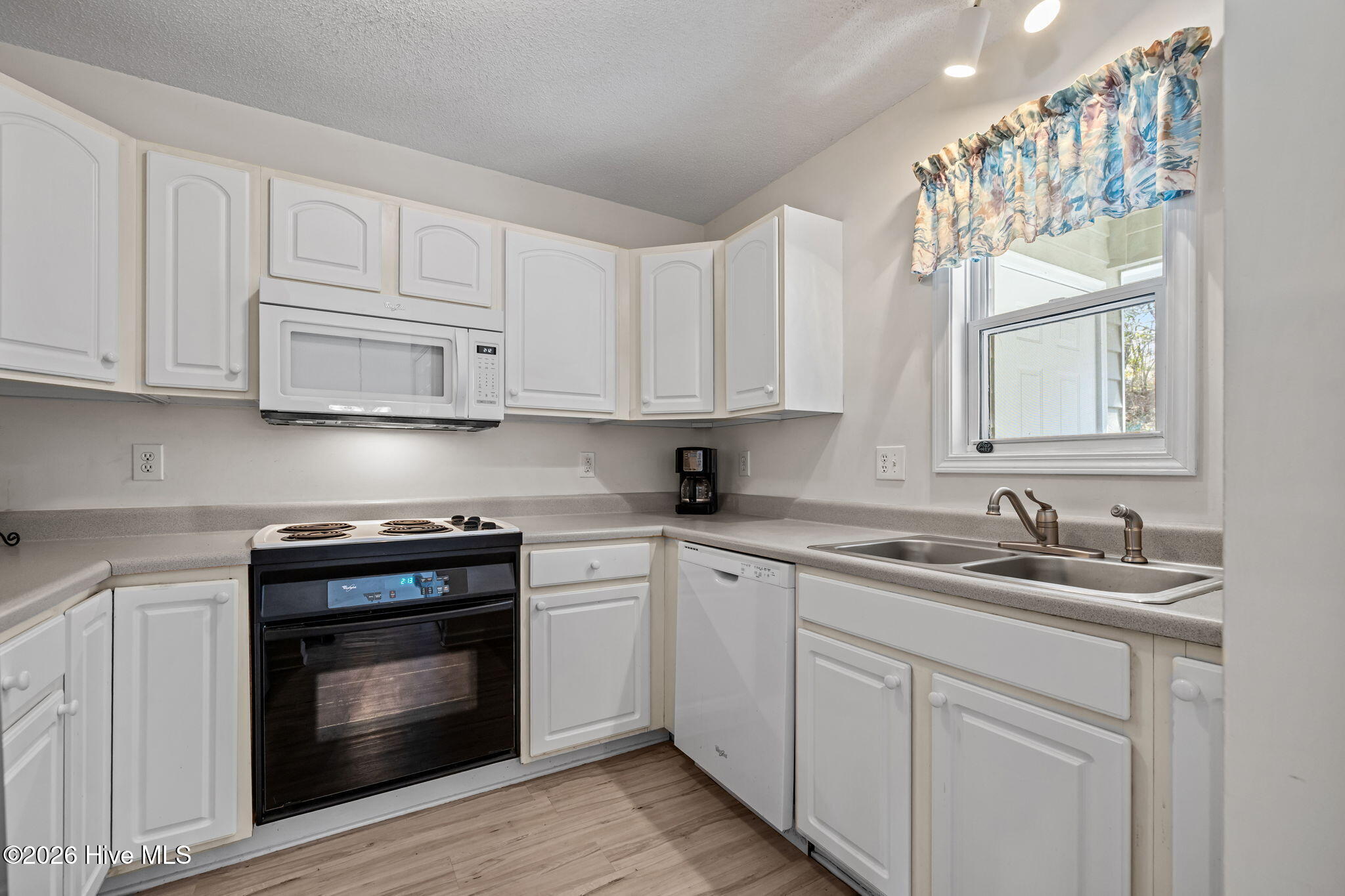 100557807 | Photo 13