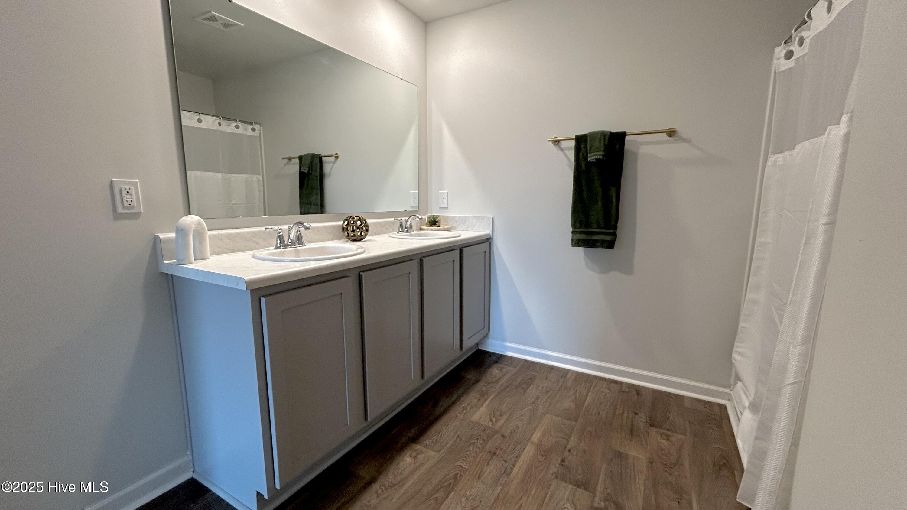 100561165 | Photo 19