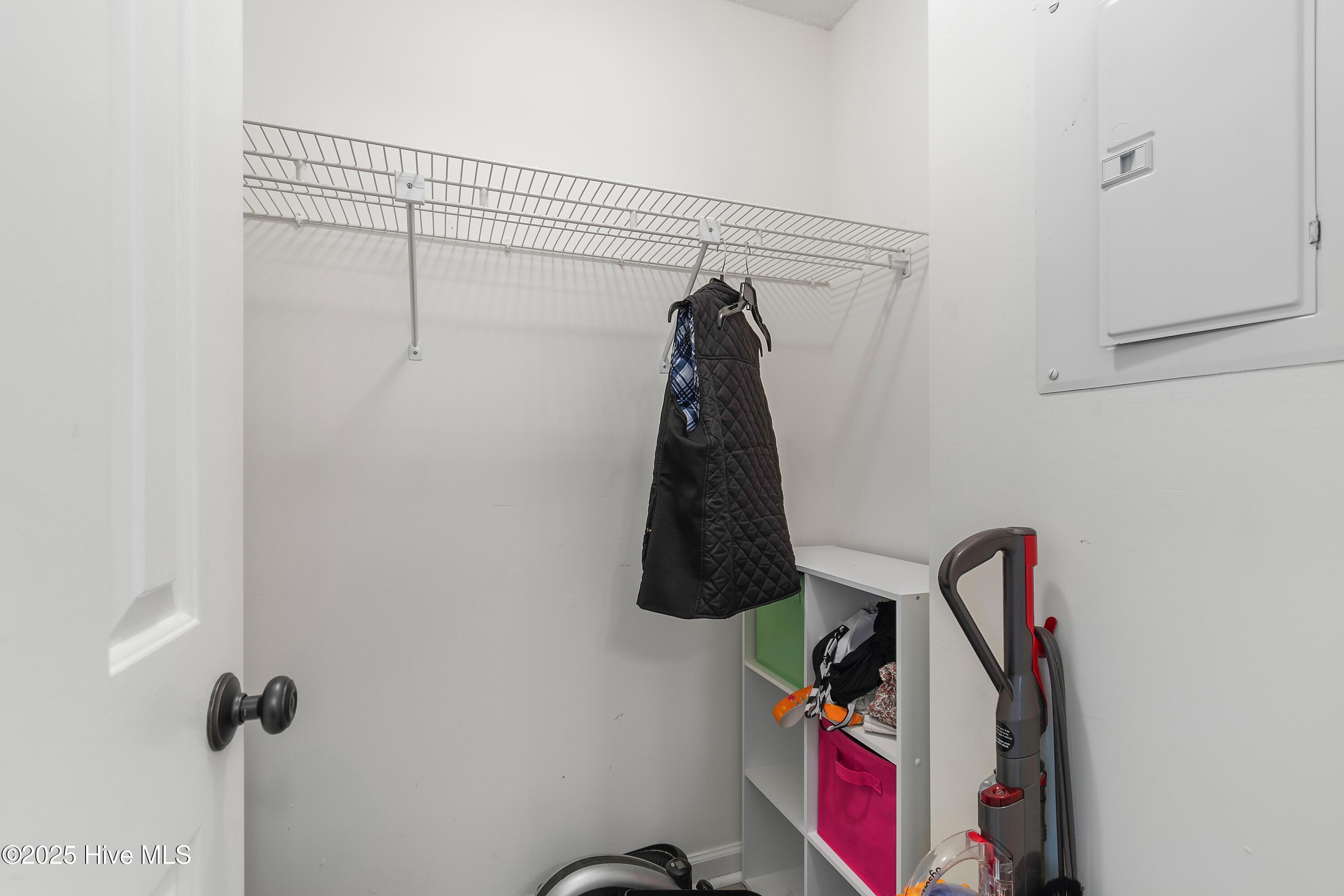 100537972 | Photo 40