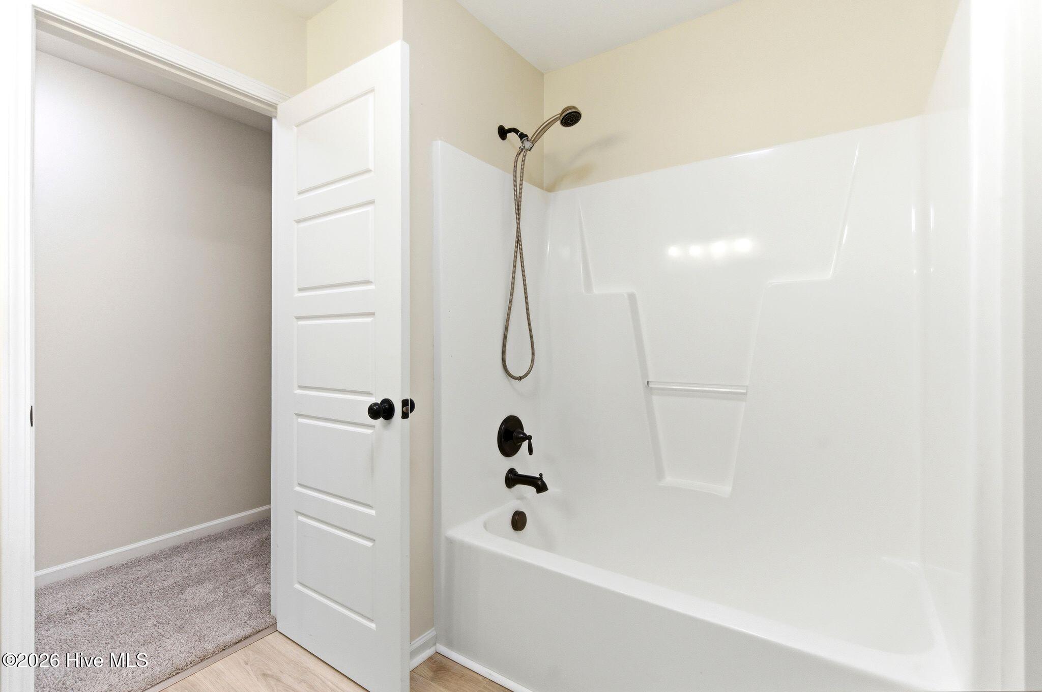 100566859 | Photo 47