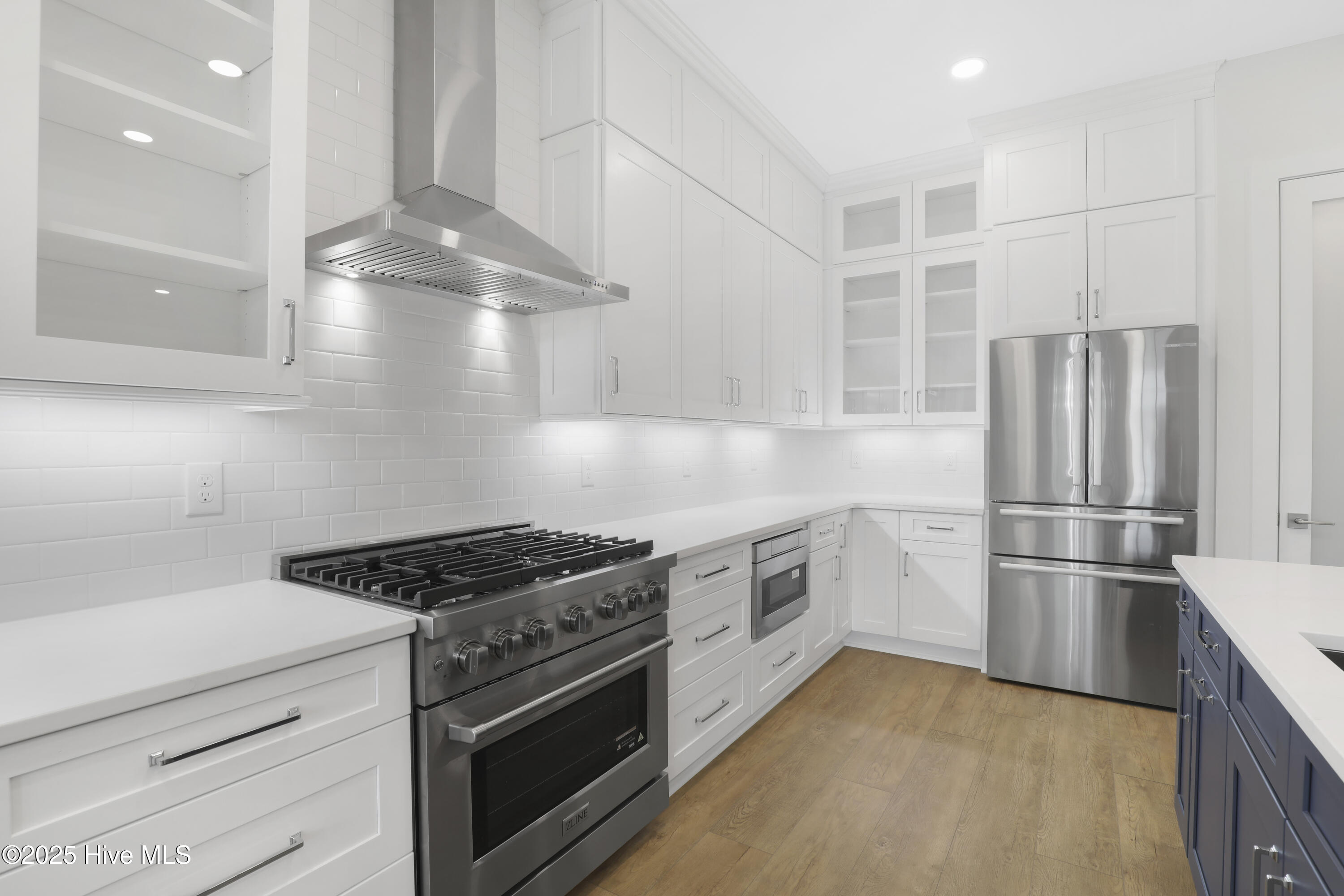 100556195 | Photo 27