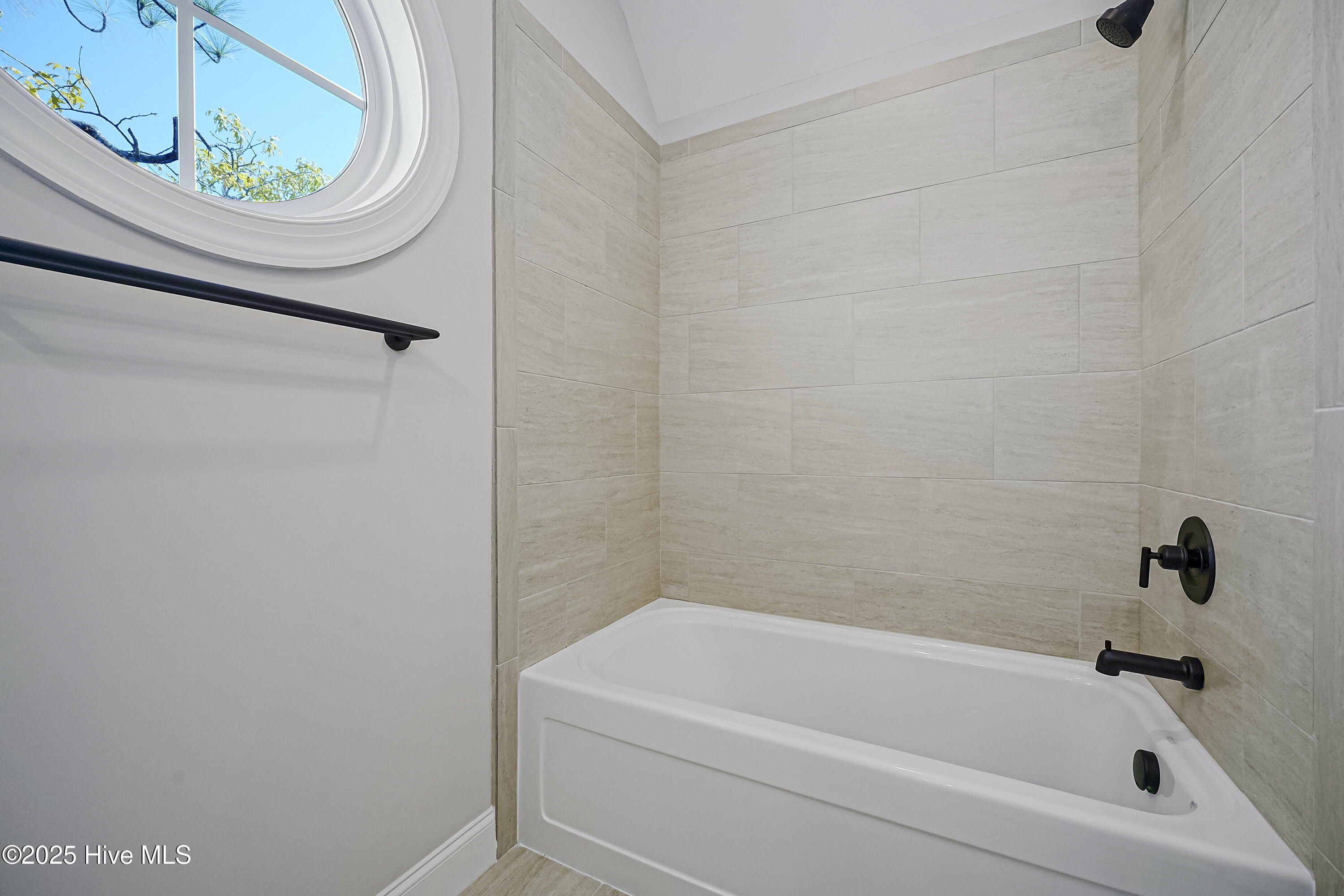 100543338 | Photo 28