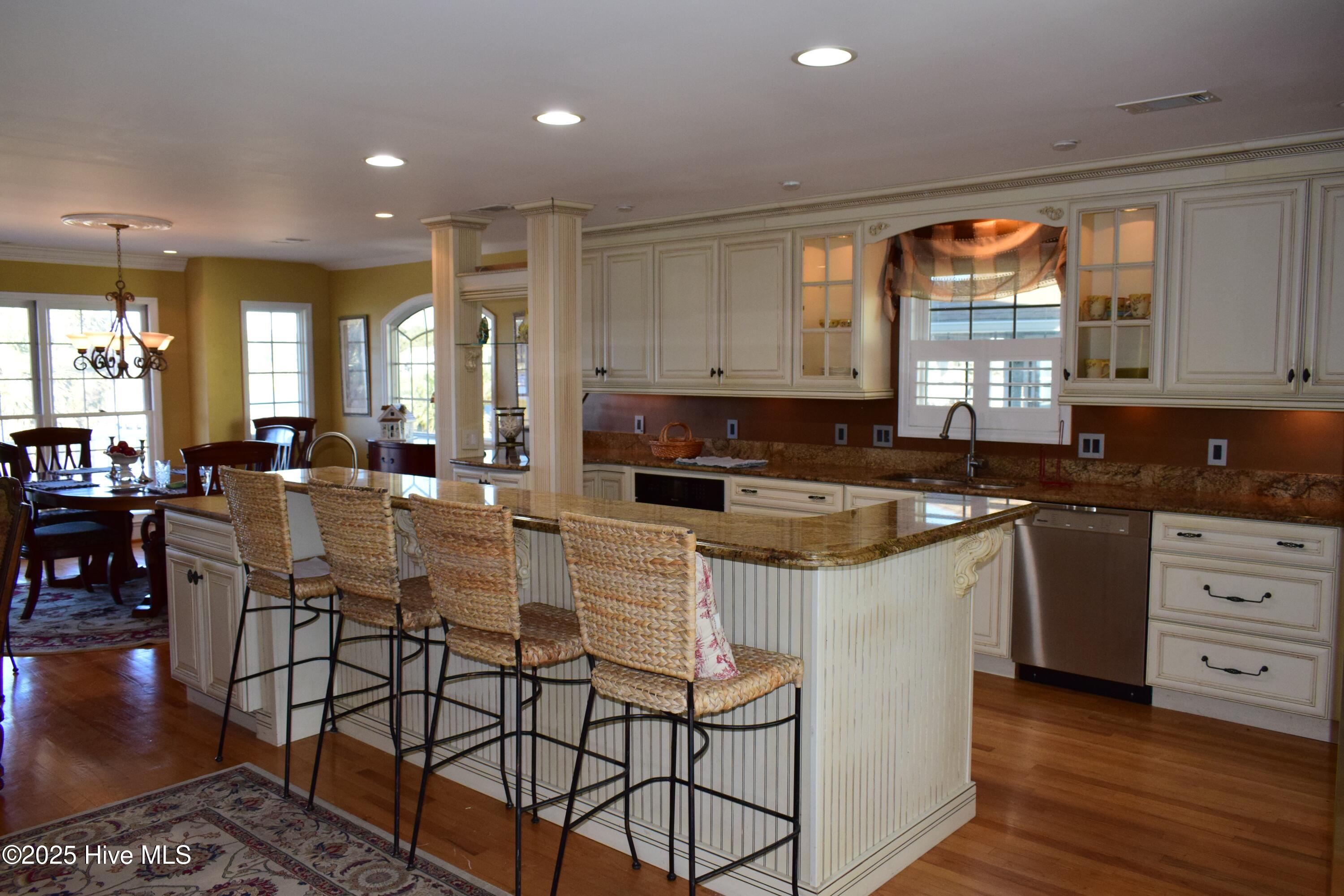 100545109 | Photo 11