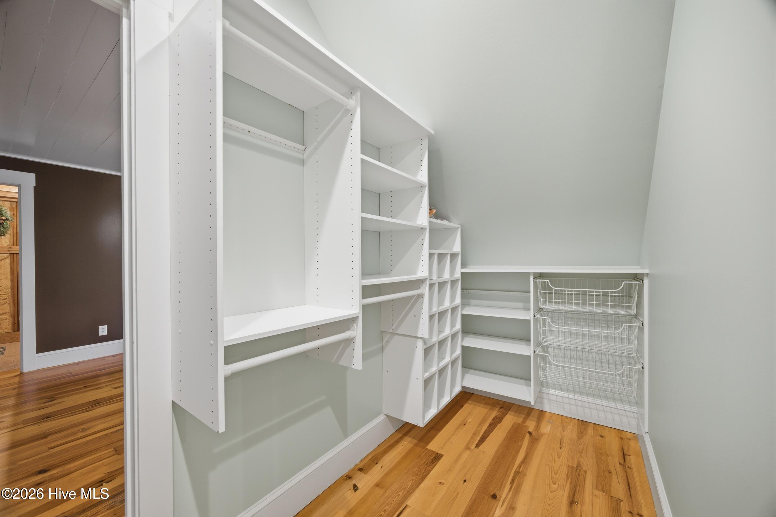 100566122 | Photo 31