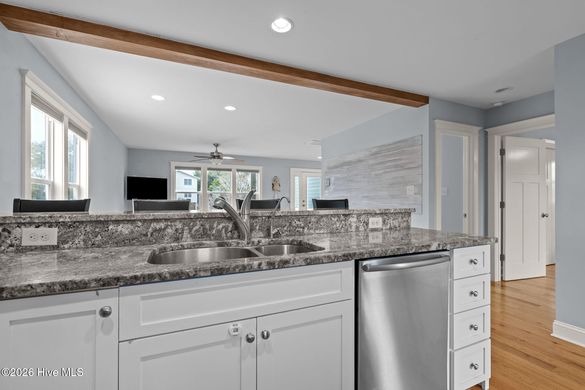 100553513 | Photo 36