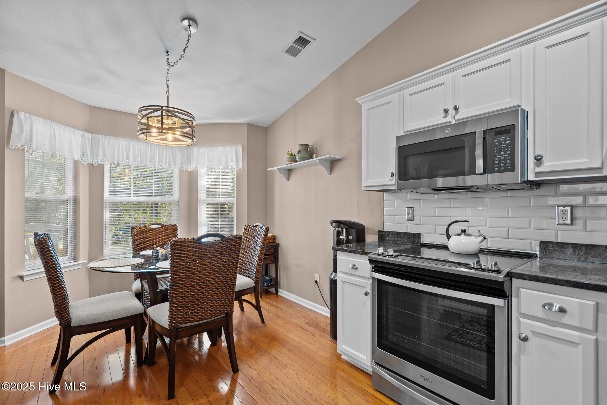 100540137 | Photo 12