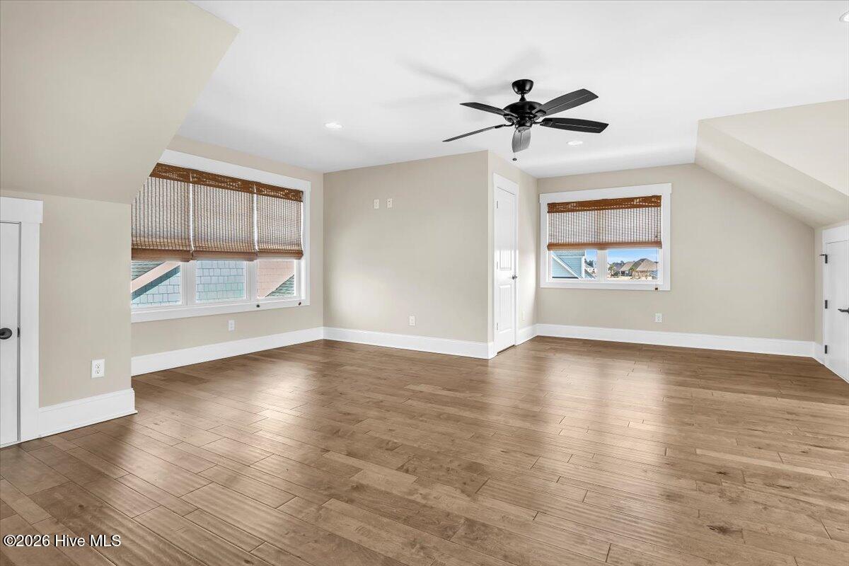 100558839 | Photo 67