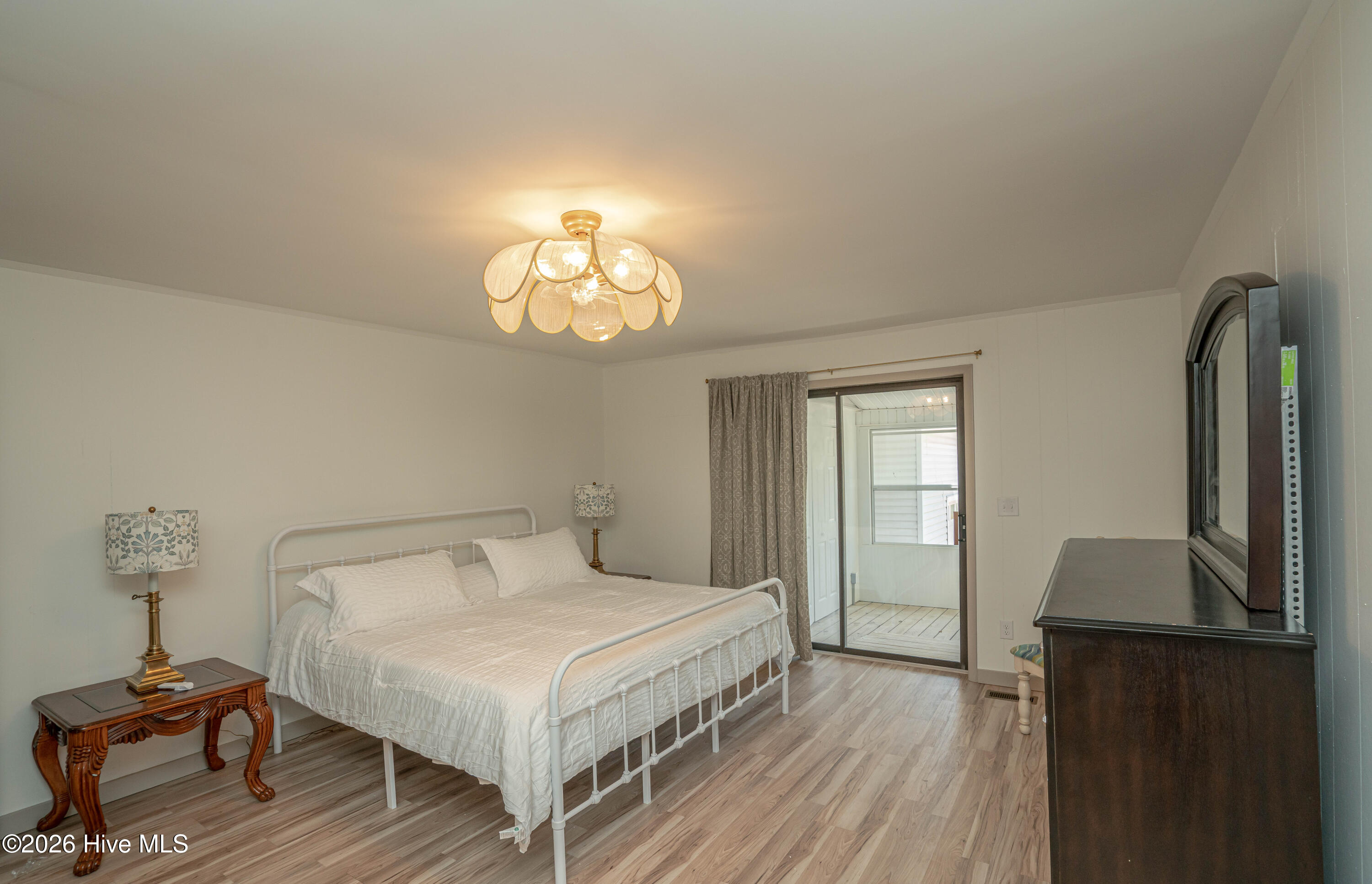 100567372 | Photo 34