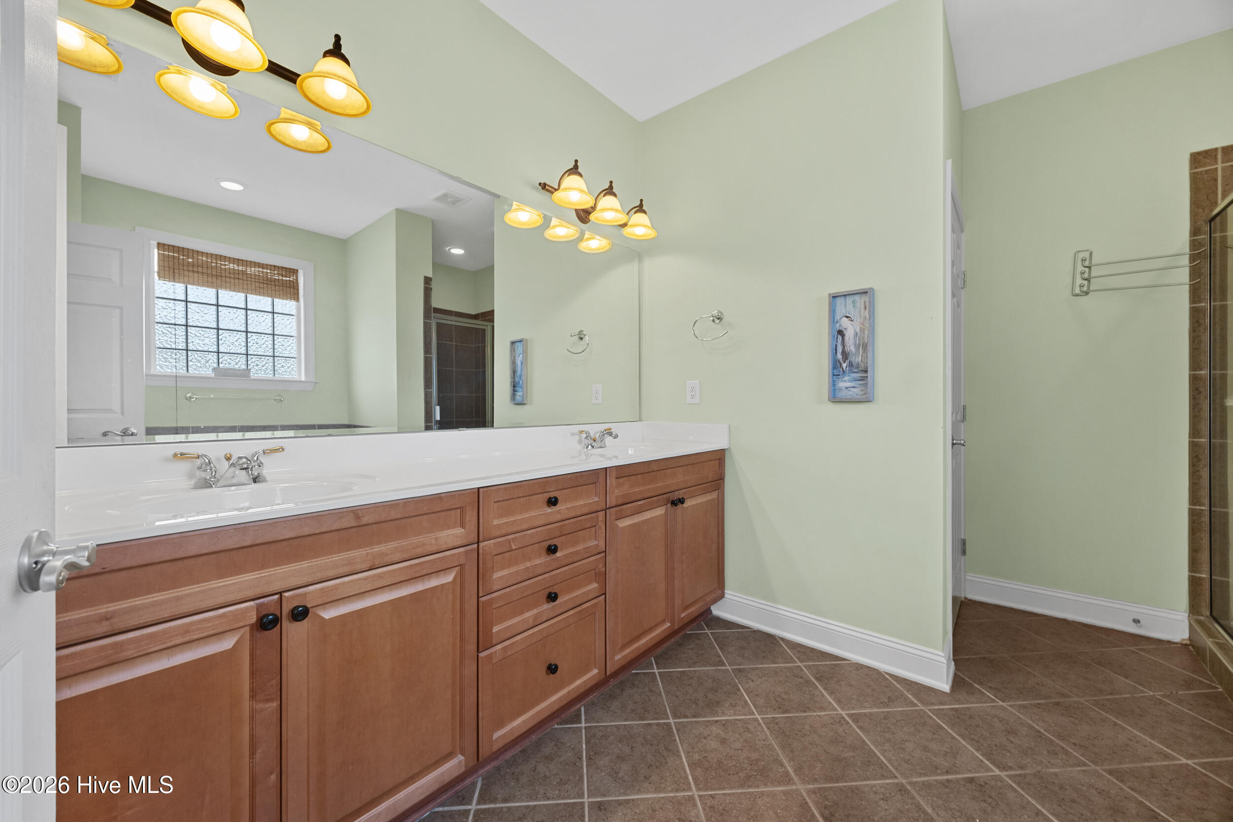 100564950 | Photo 32