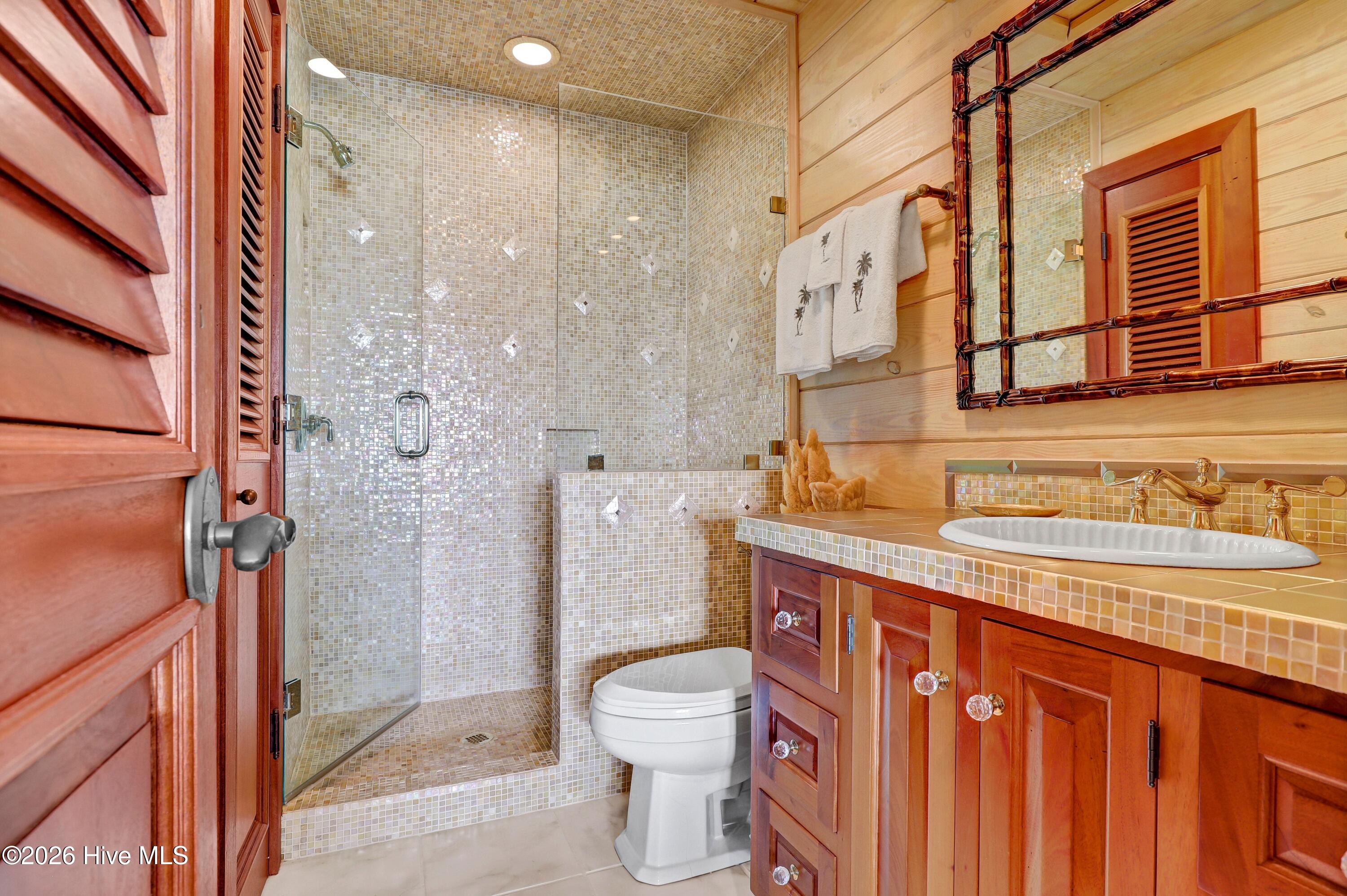 100558553 | Photo 27