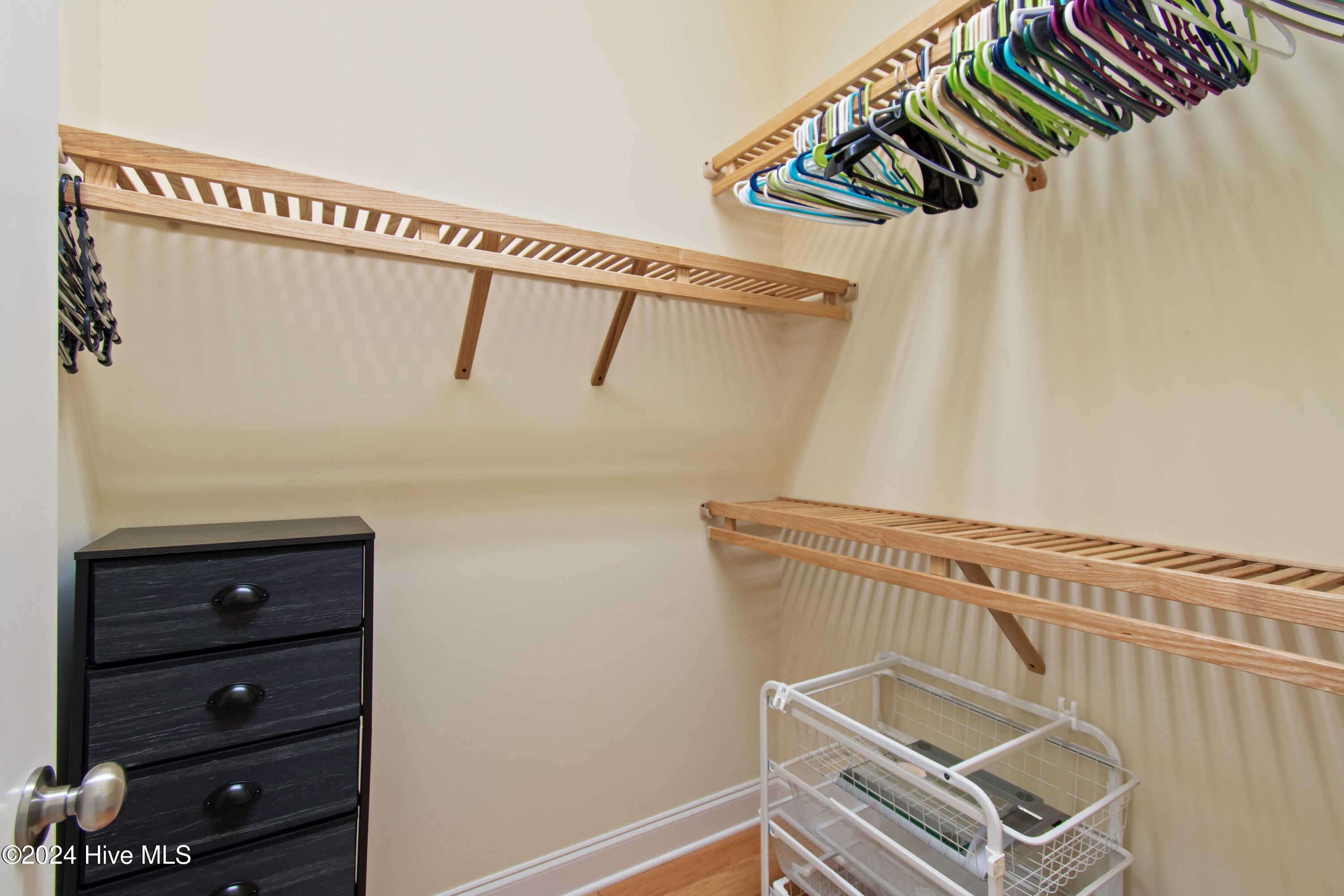 100558312 | Photo 25