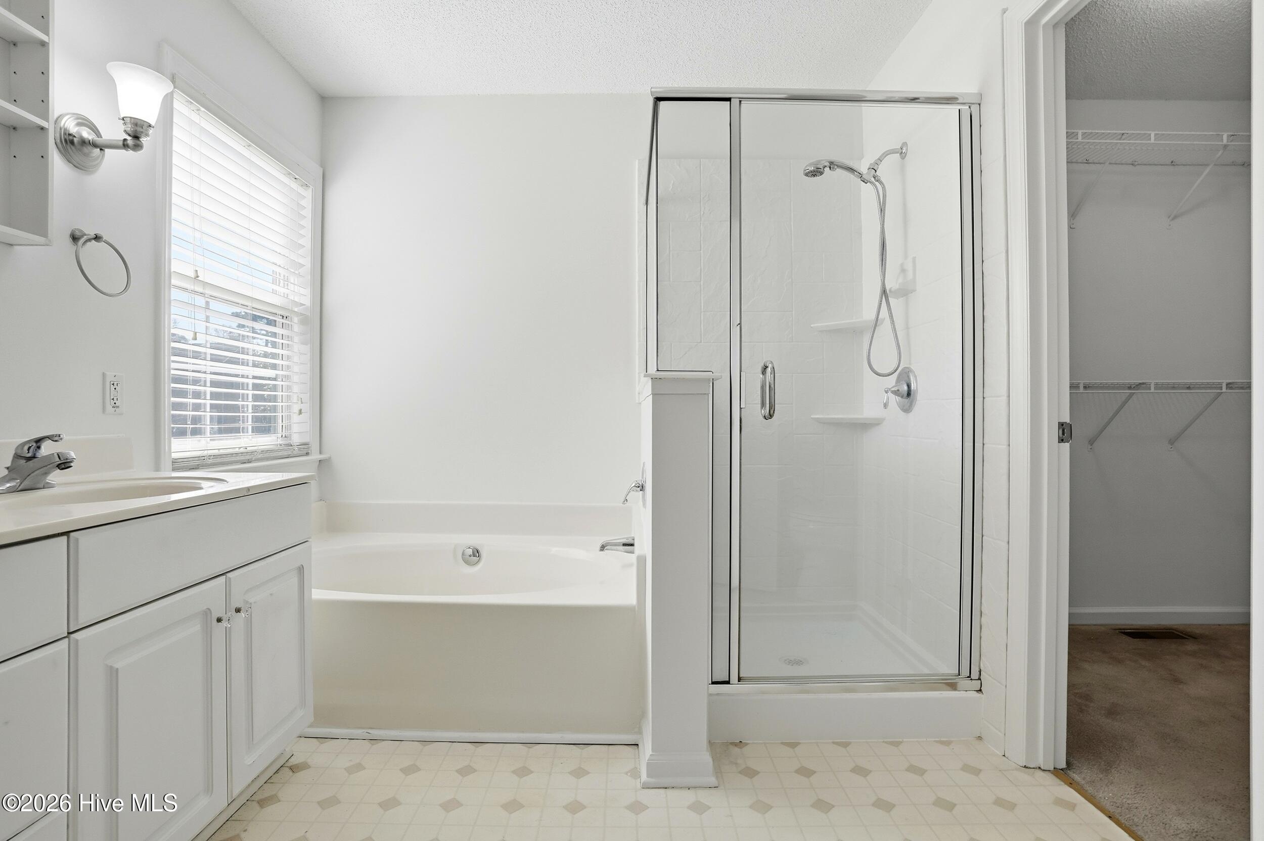 100553859 | Photo 22