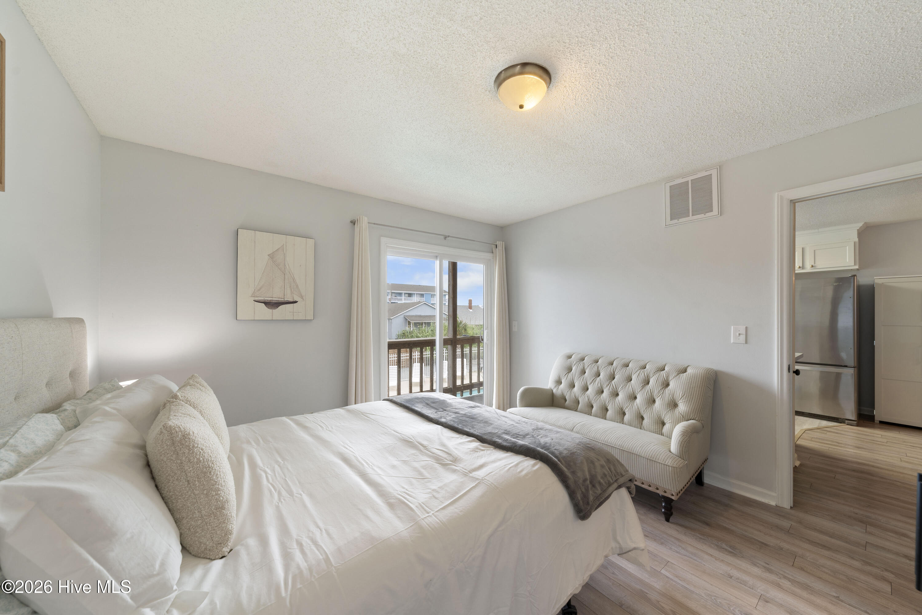 100555200 | Photo 24